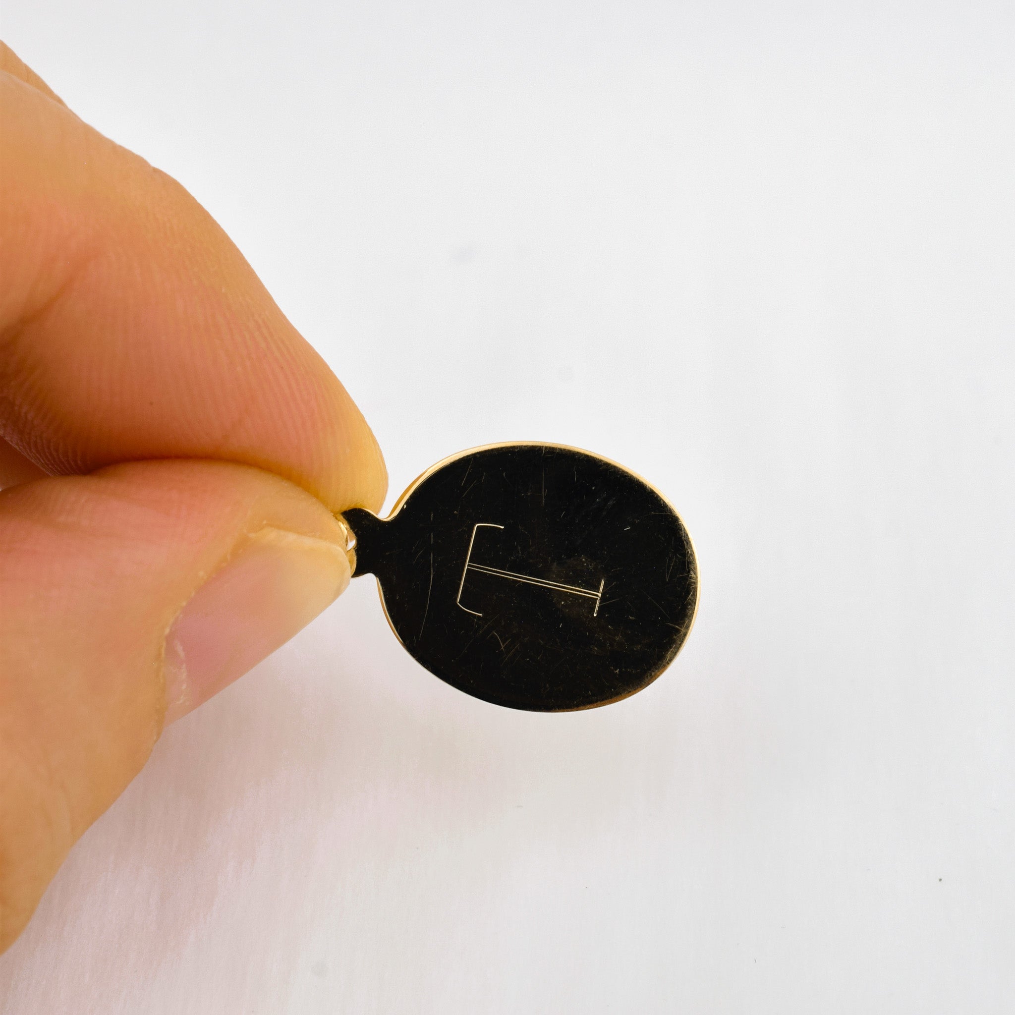 'T' Charm