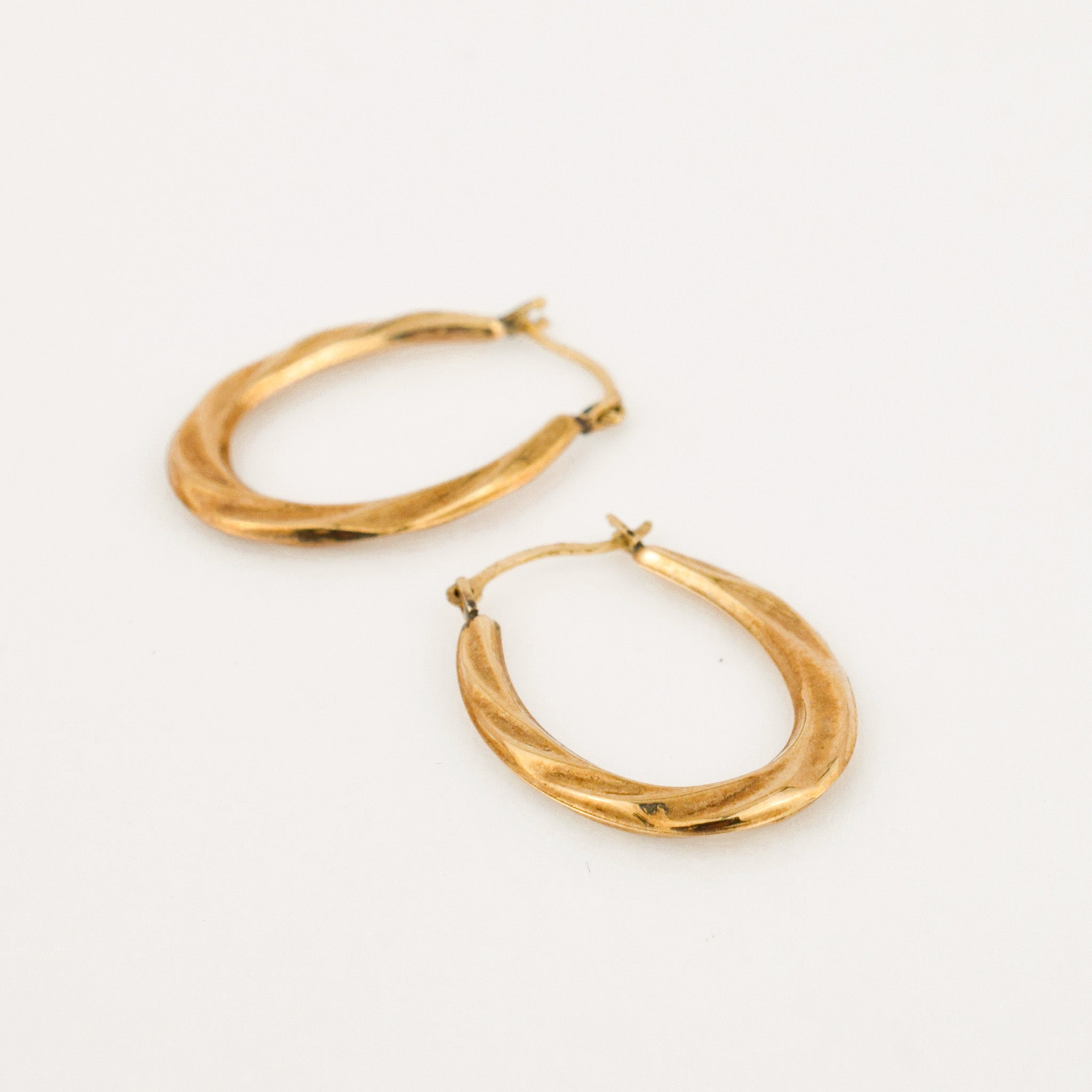vintage gold 21.8mm Oval Wave Hoops