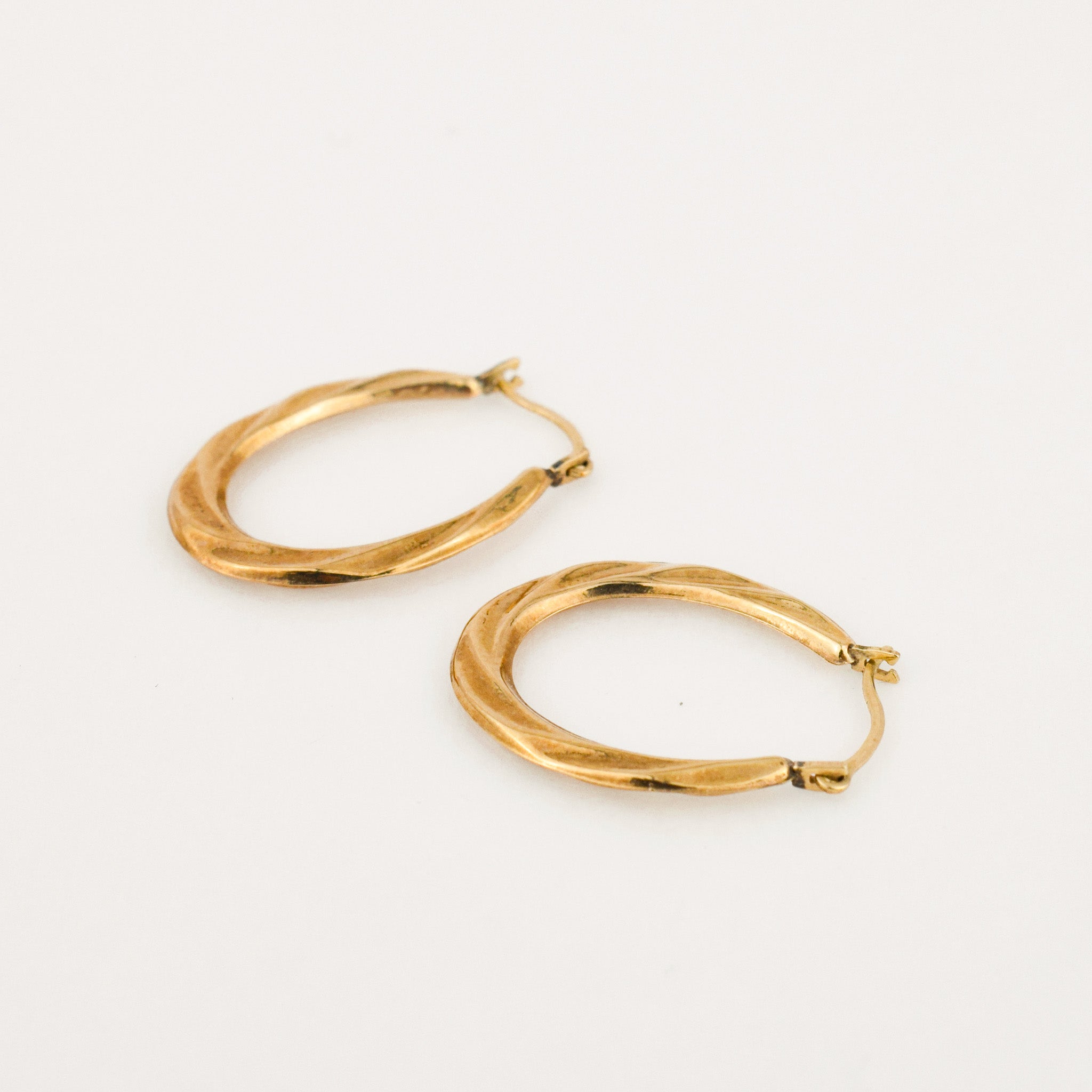 vintage gold 21.8mm Oval Wave Hoops
