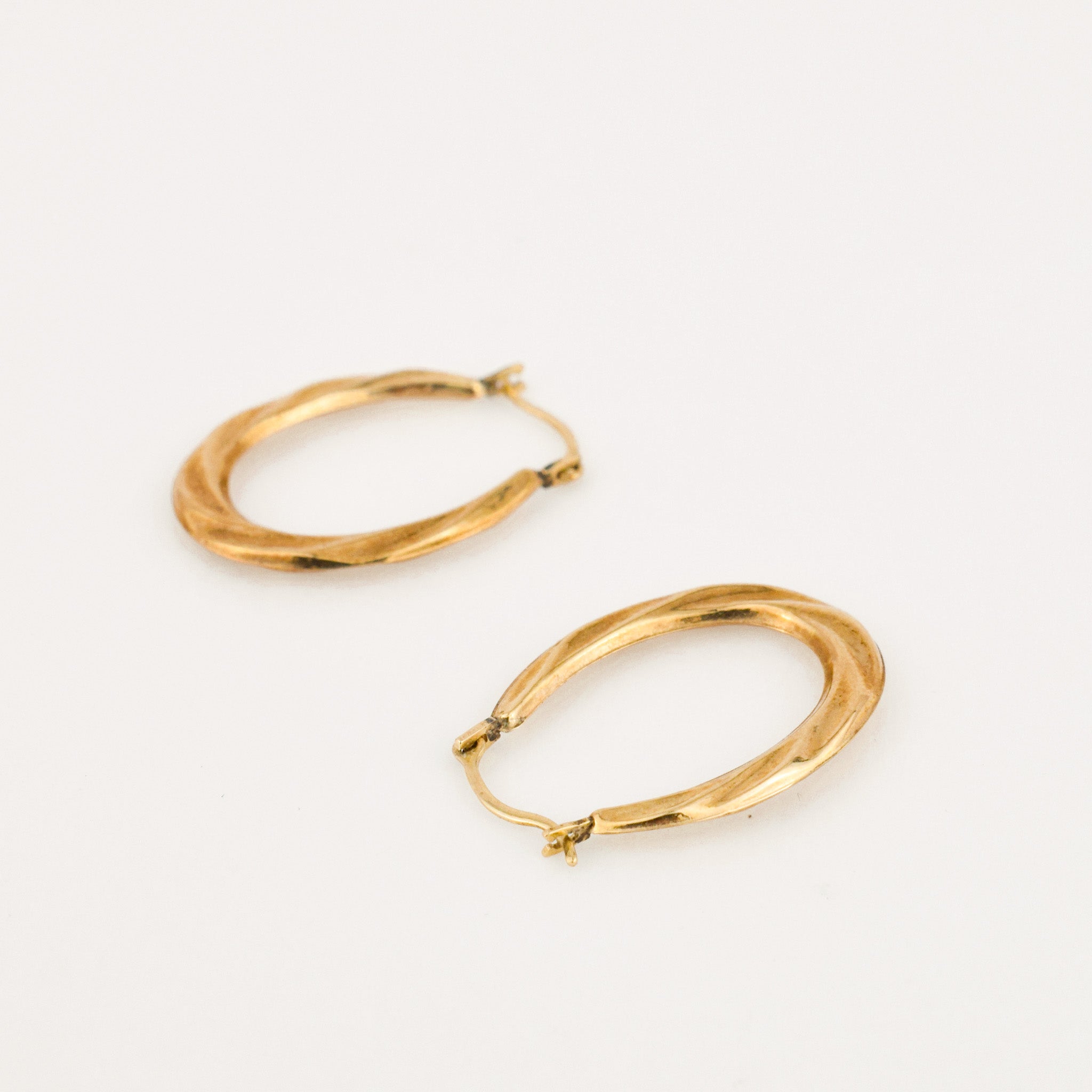 vintage gold 21.8mm Oval Wave Hoops