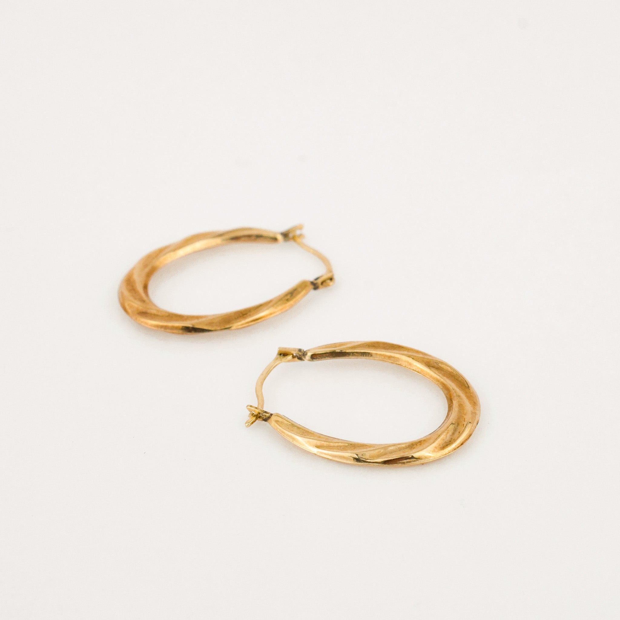 vintage gold 21.8mm Oval Wave Hoops