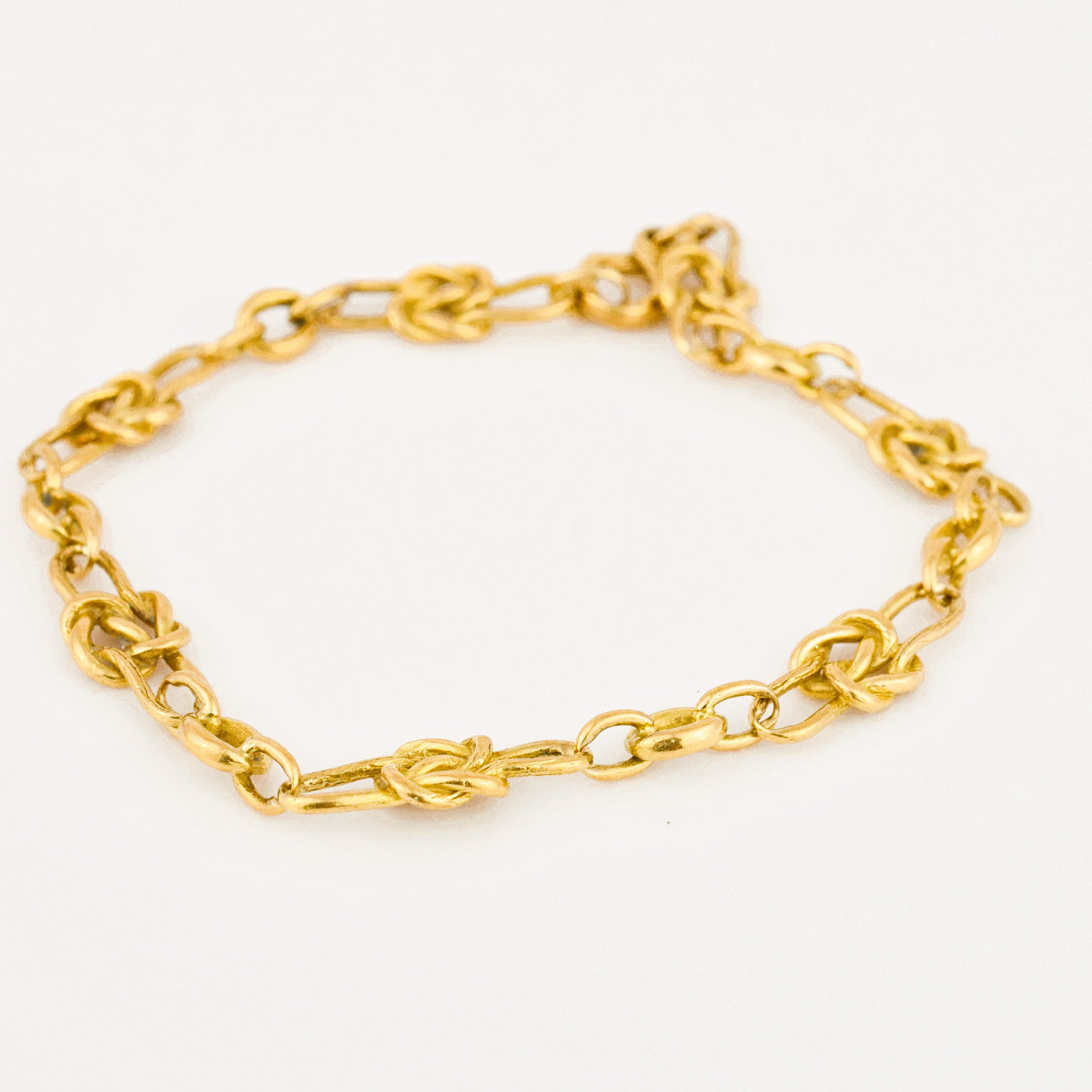 8", 18k Antique Love Knot Bracelet