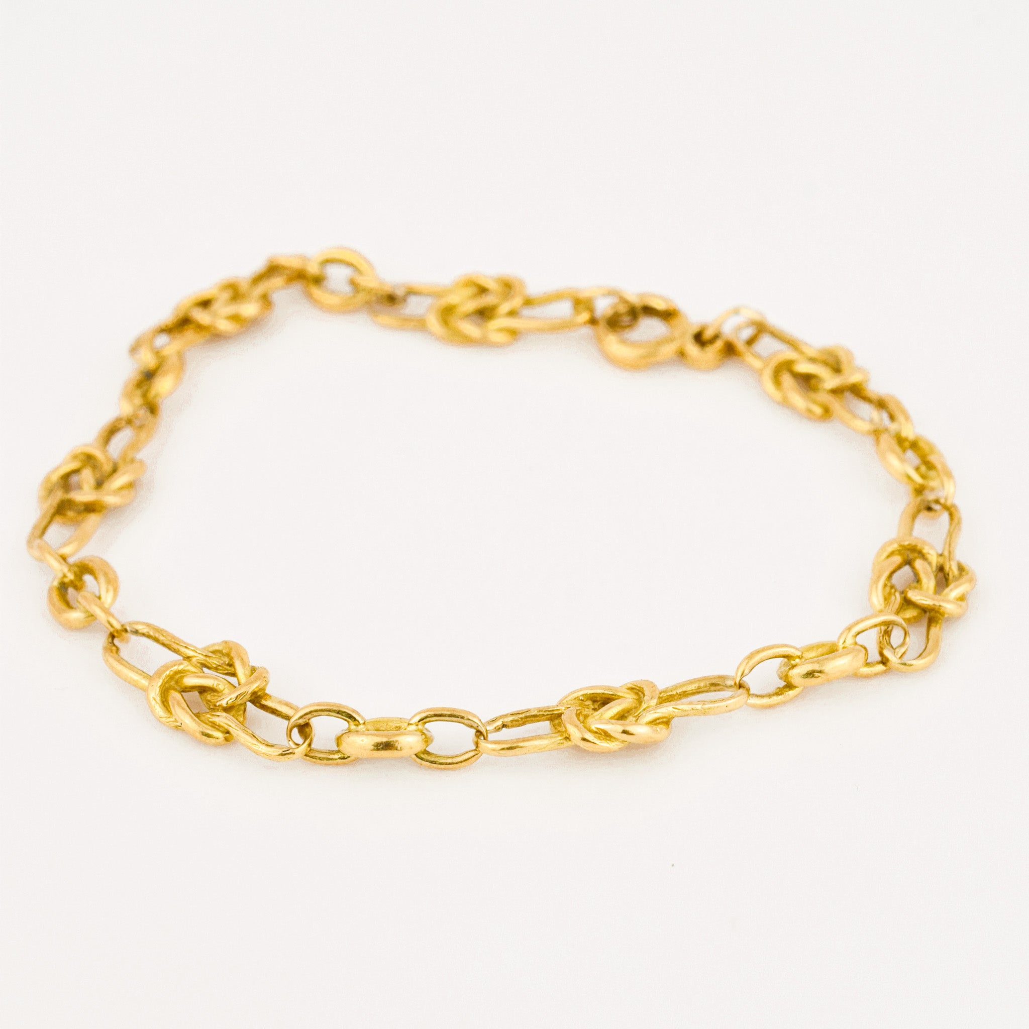 8", 18k Antique Love Knot Bracelet