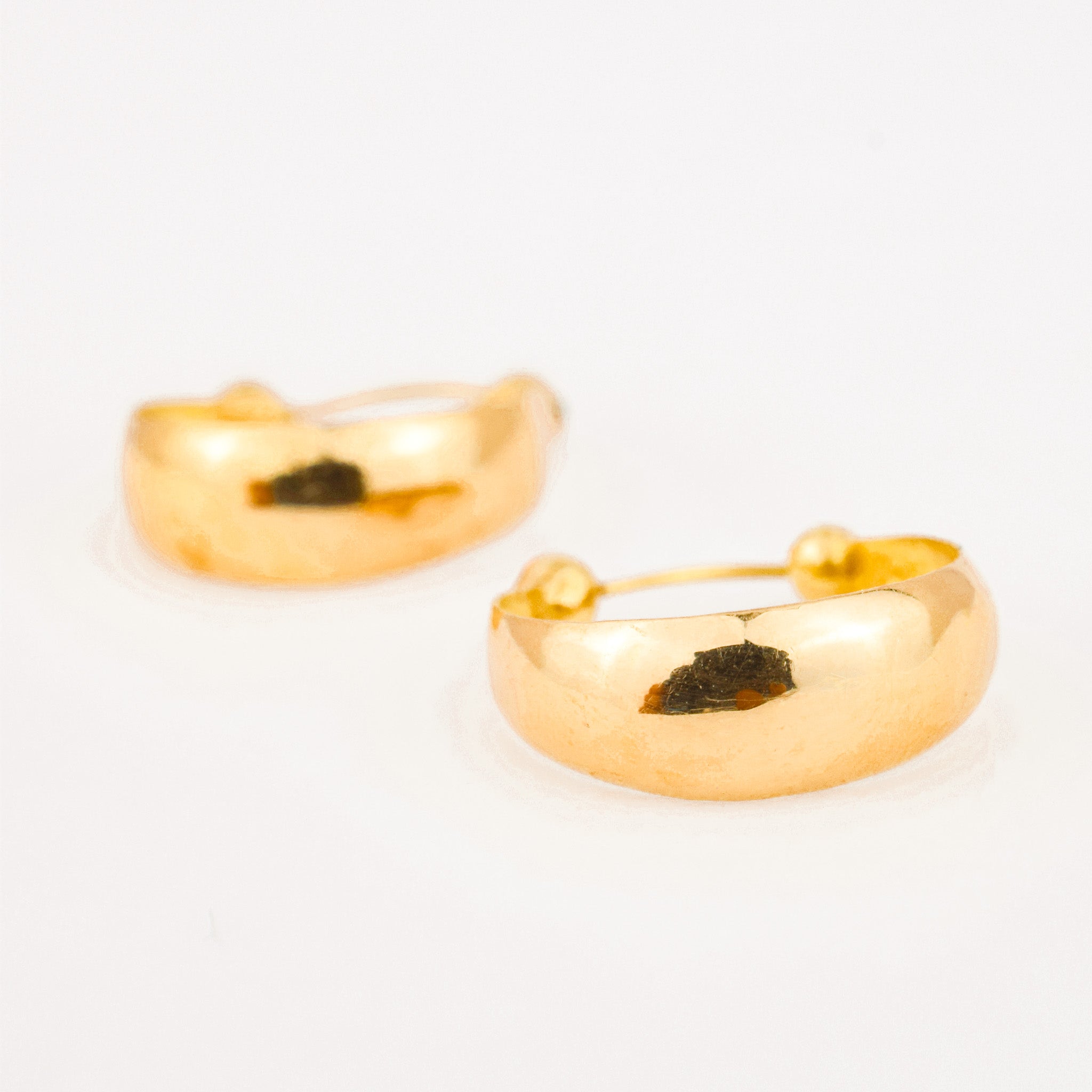 vintage 18k 18.2 mm Ball Detail Gold Hoopsvintage 18k 18.2 mm Ball Detail Gold Hoops