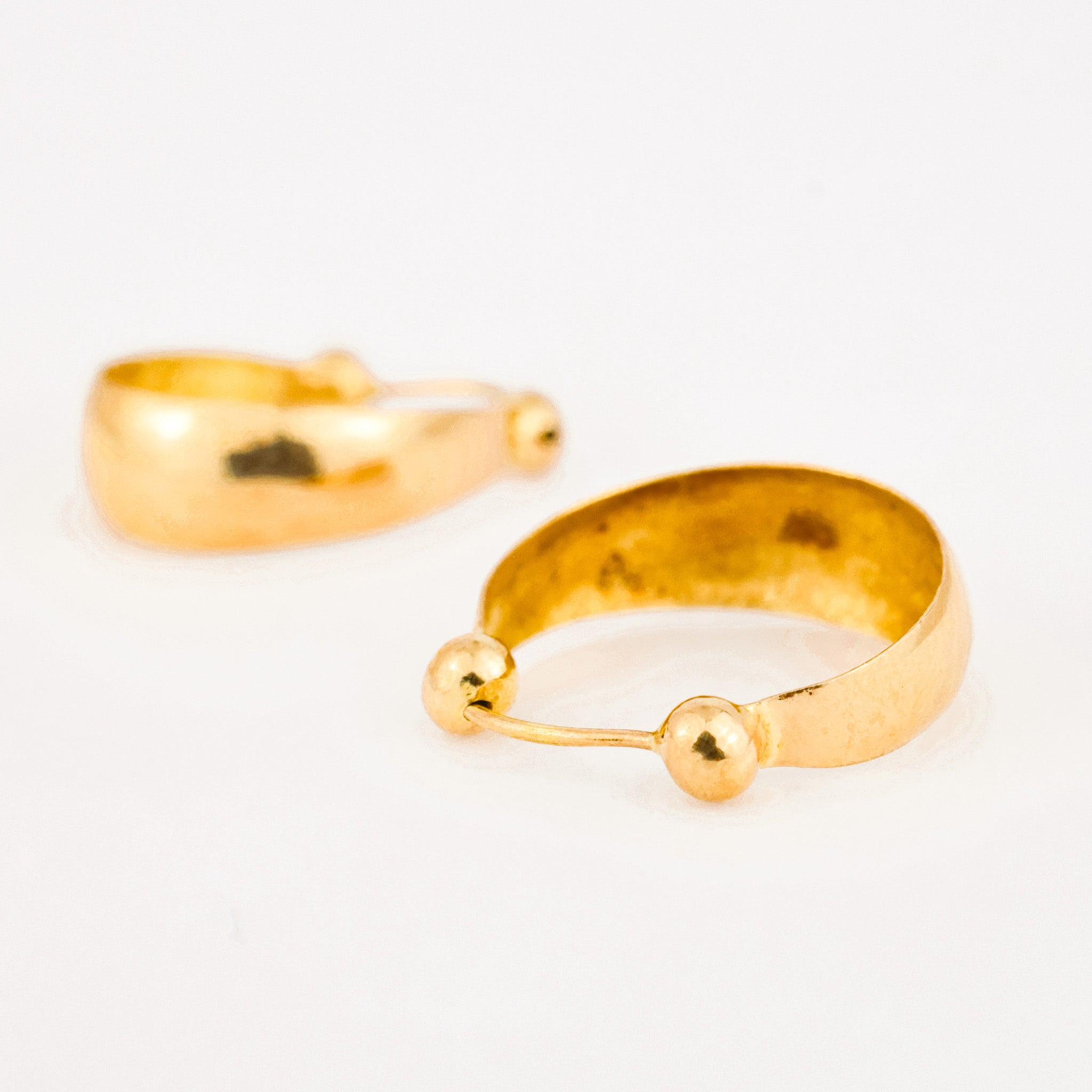vintage 18k 18.2 mm Ball Detail Gold Hoops
