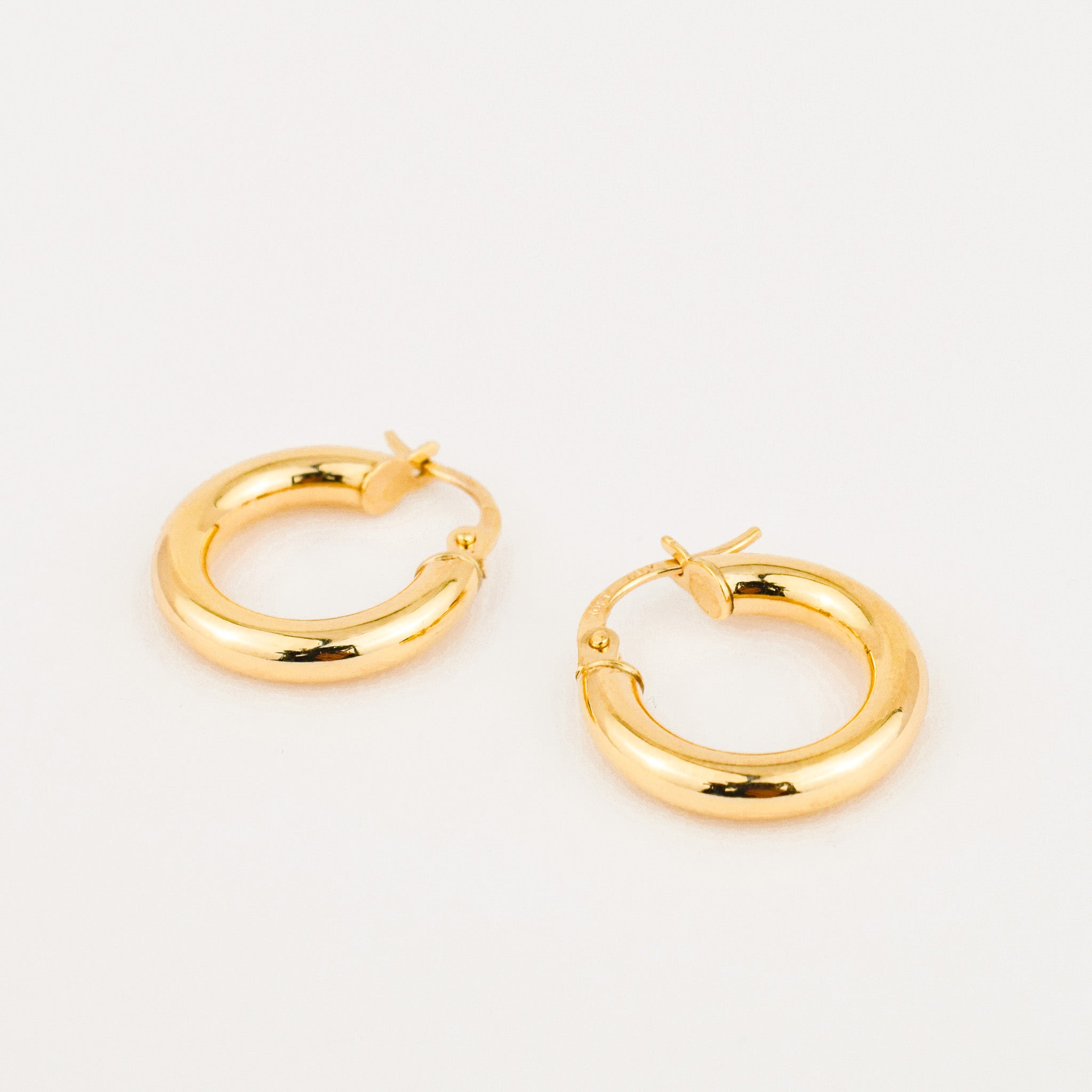 vintage 17.5mm Classic Gold Hoops