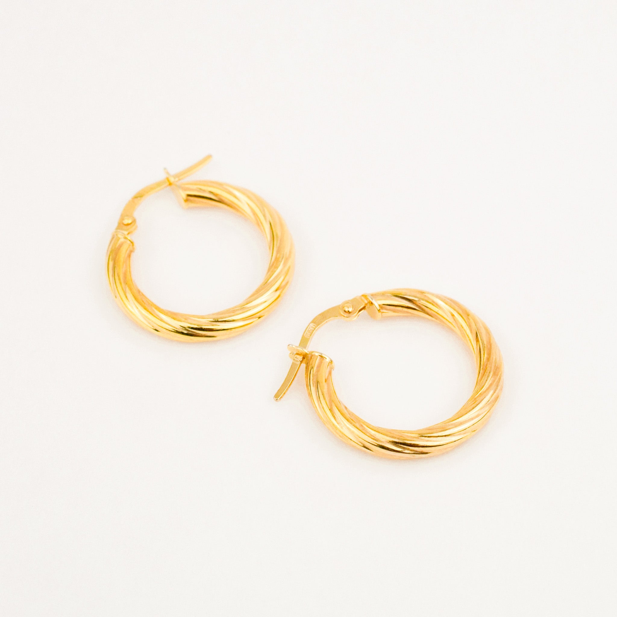 vintage 21.4 Twist Hoops