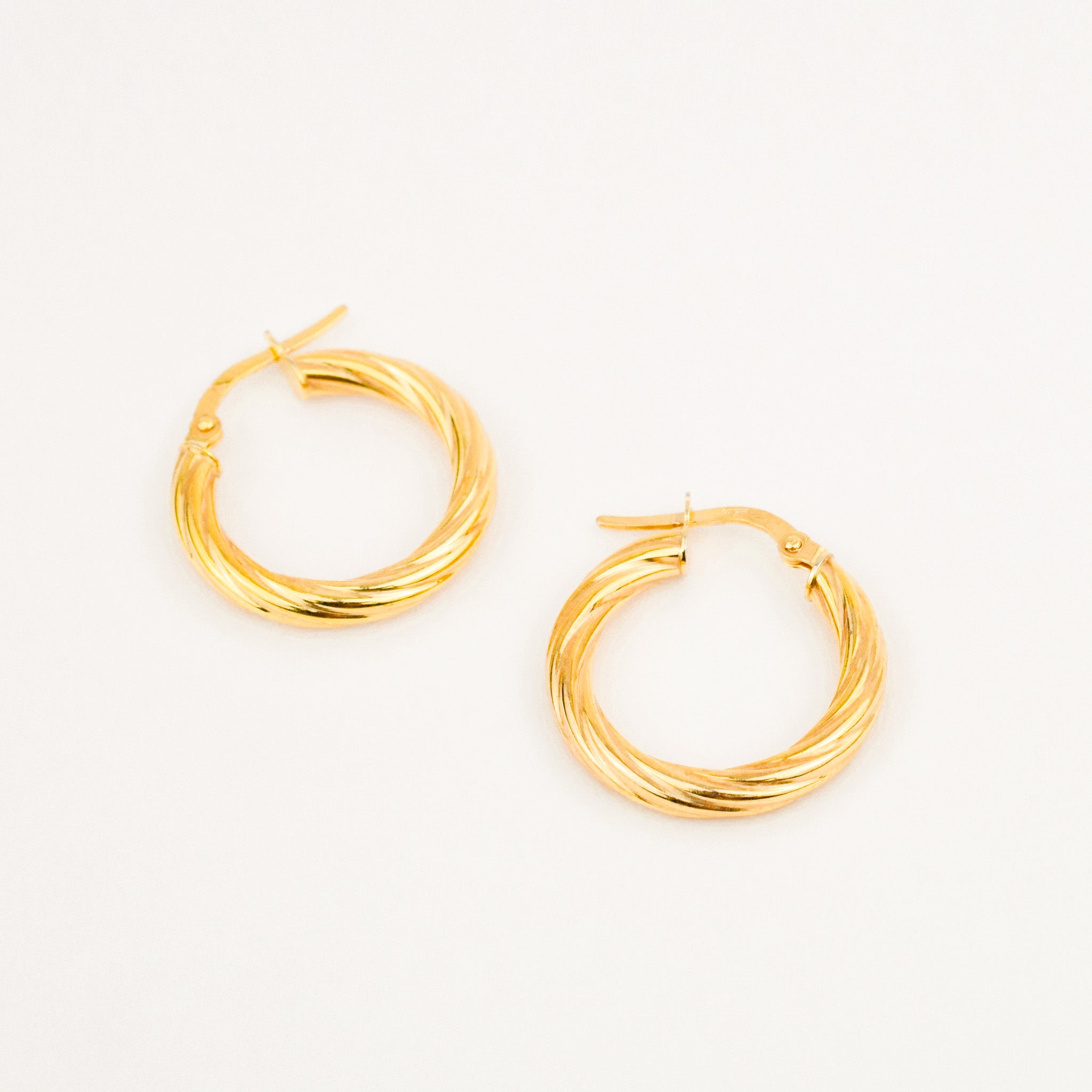 vintage 21.4 Twist Hoops