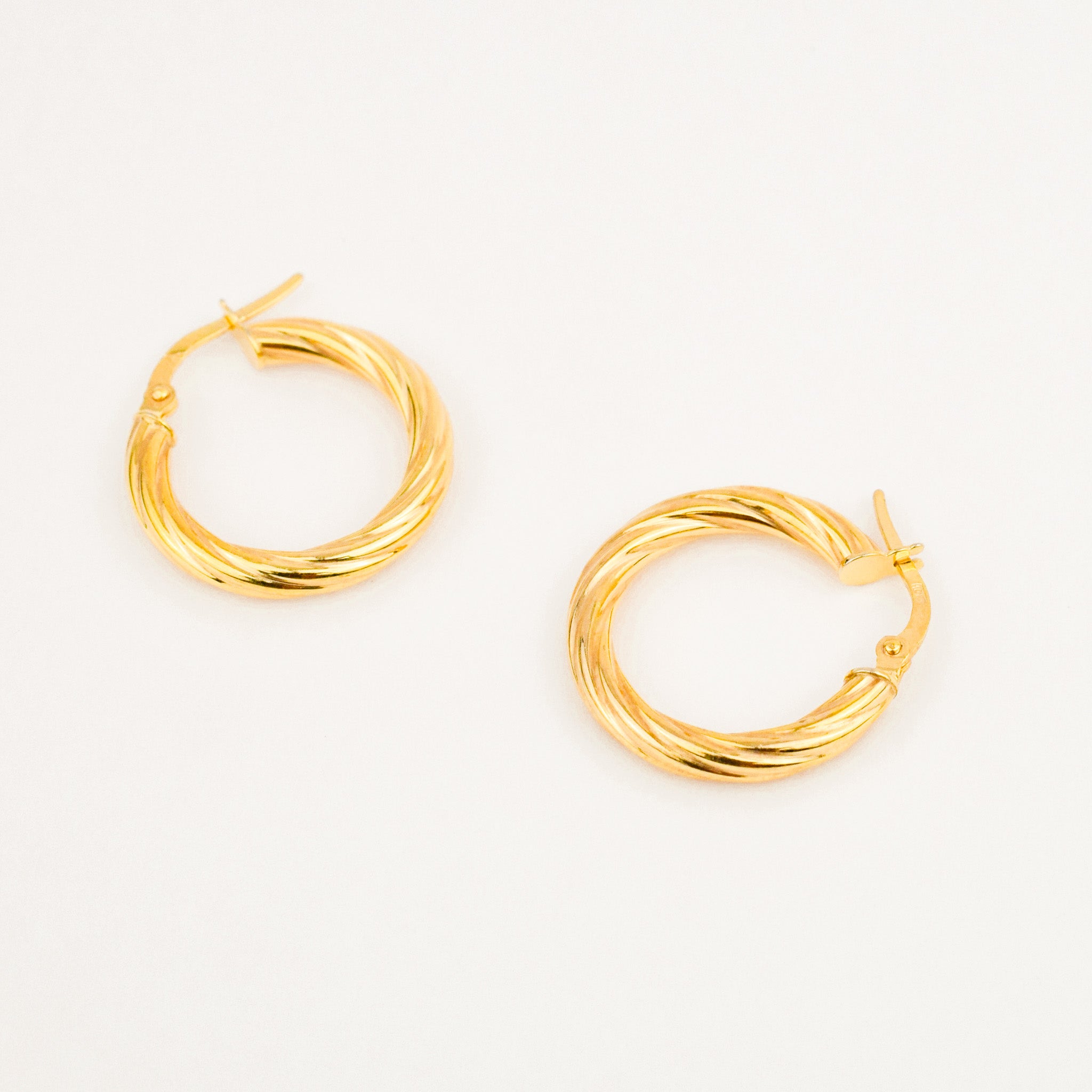 vintage 21.4 Twist Hoops