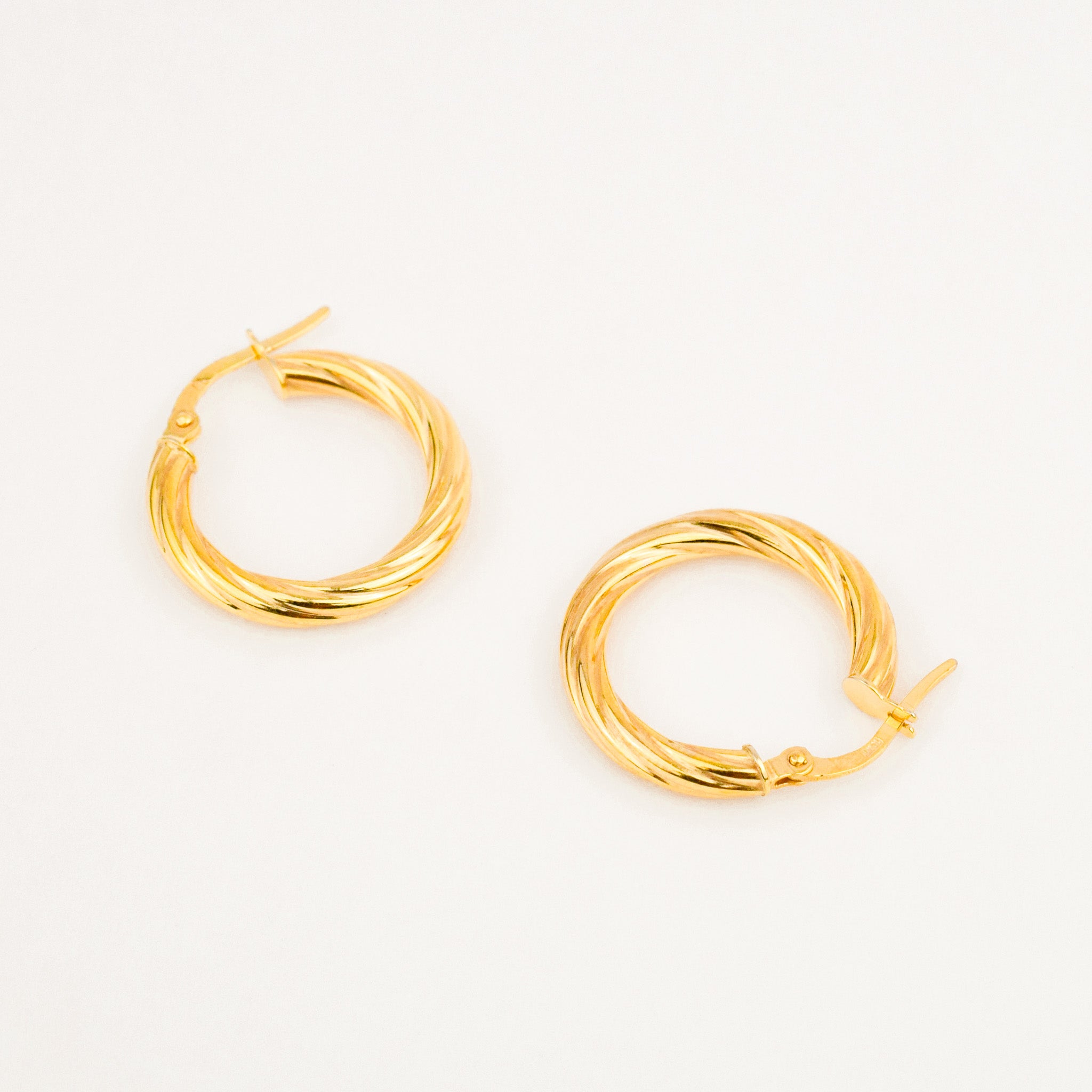 vintage 21.4 Twist Hoops