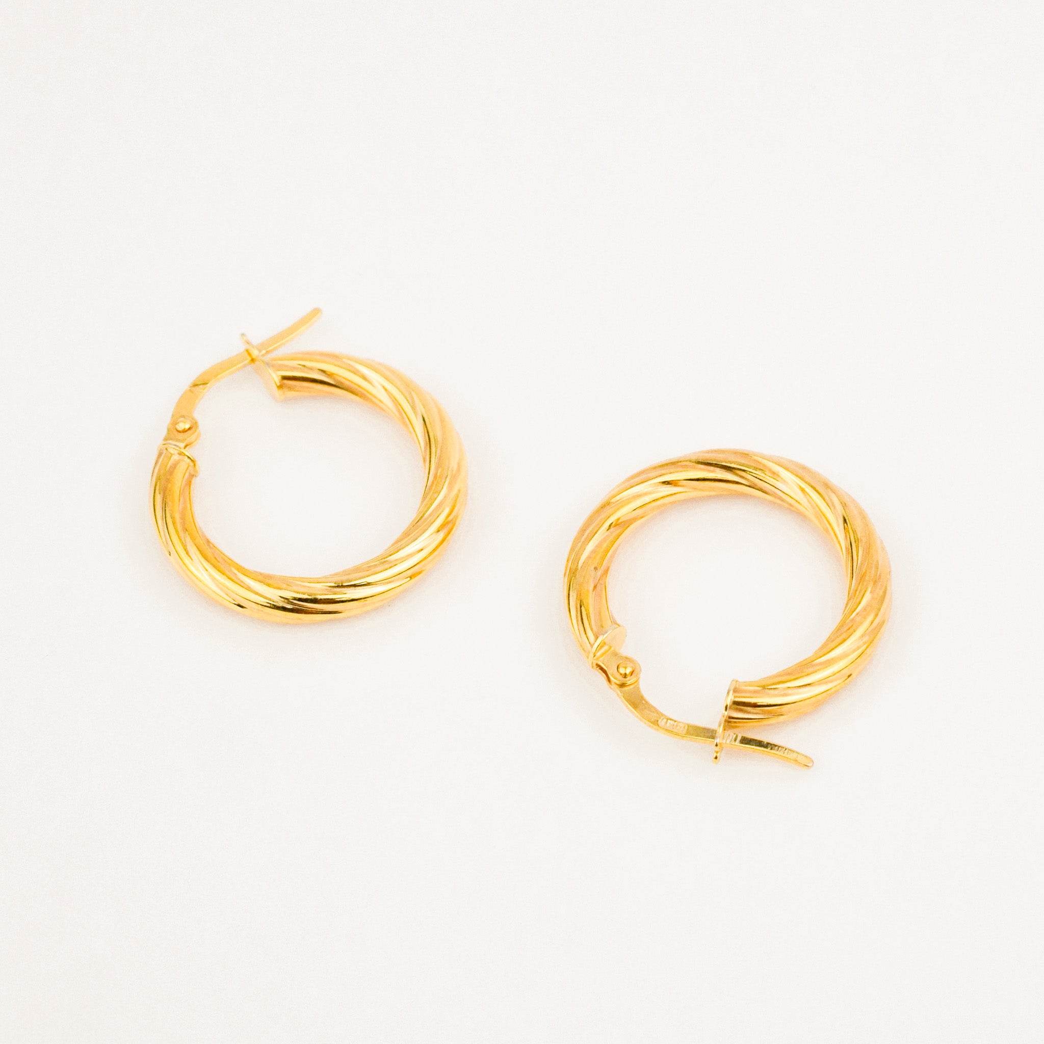 vintage 21.4 Twist Hoops