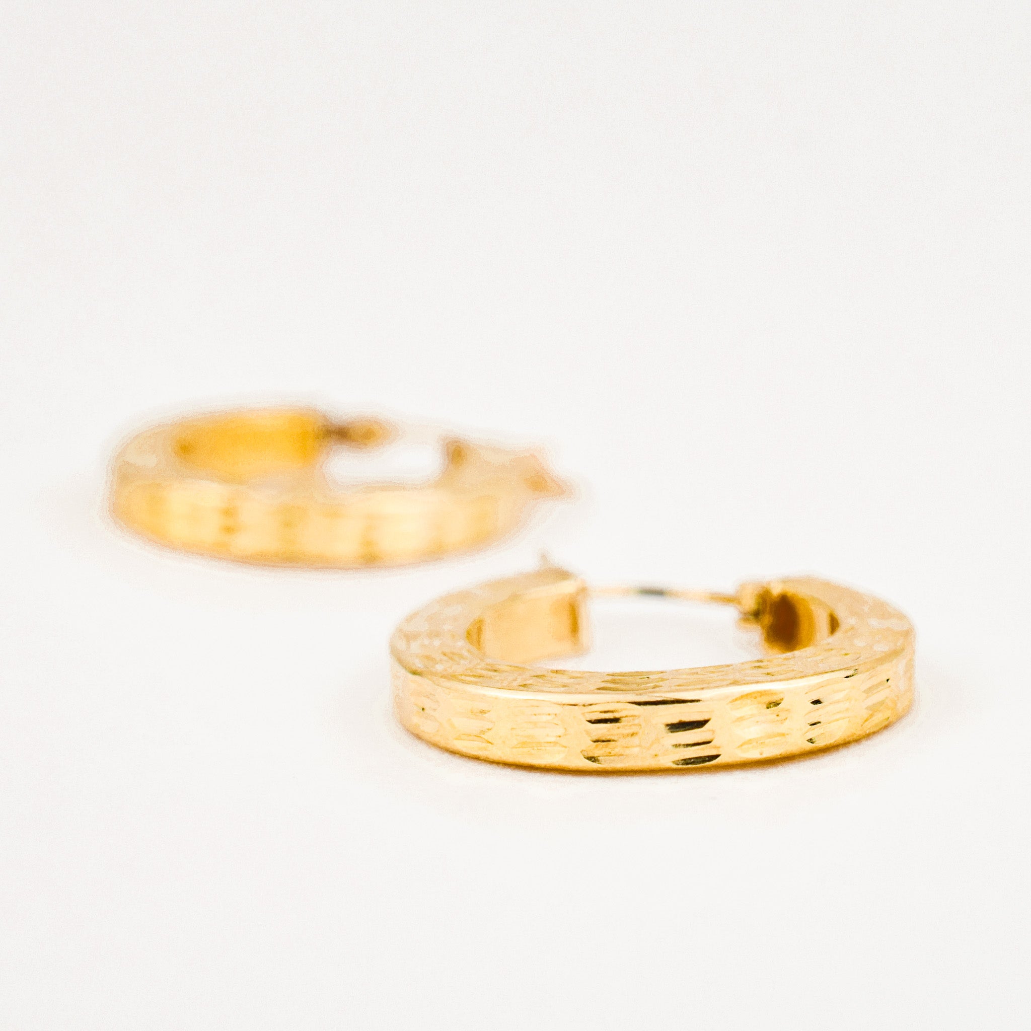 21.8 mm Diamond Cut Thick Gold Hoops