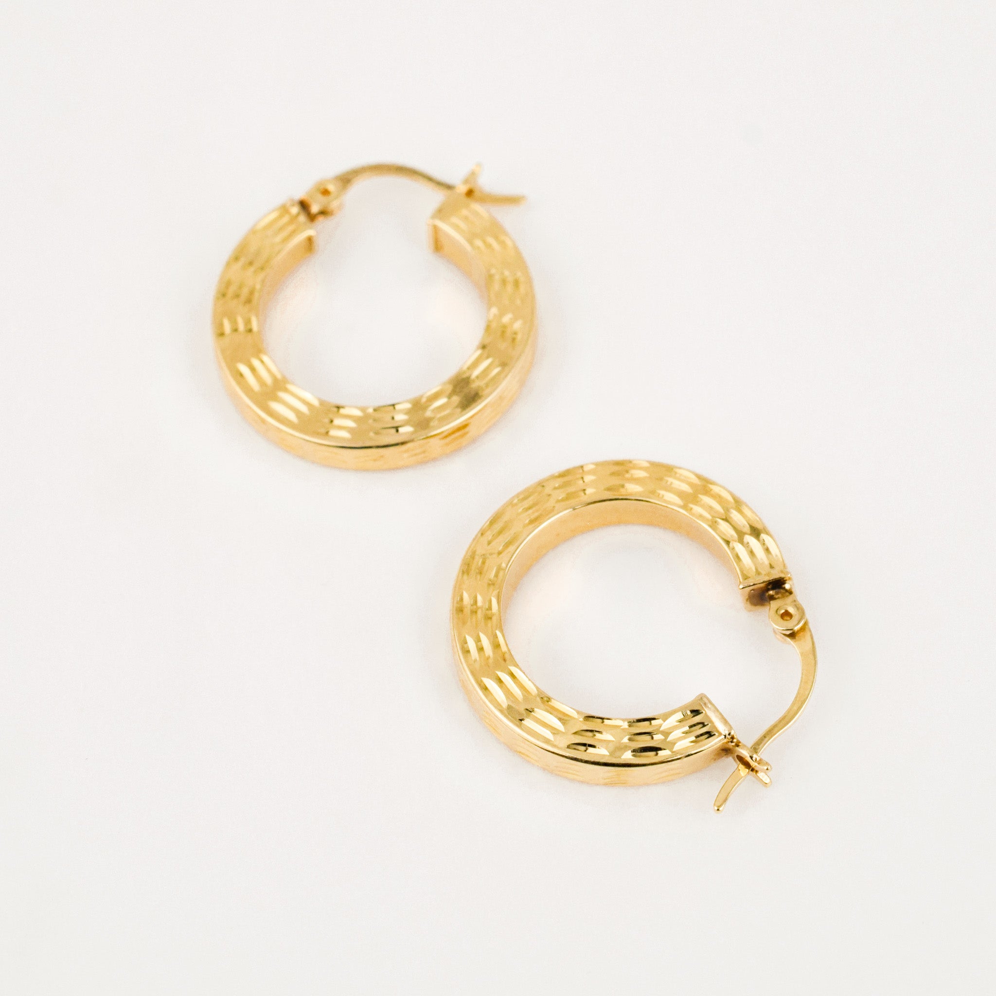 21.8 mm Diamond Cut Thick Gold Hoops