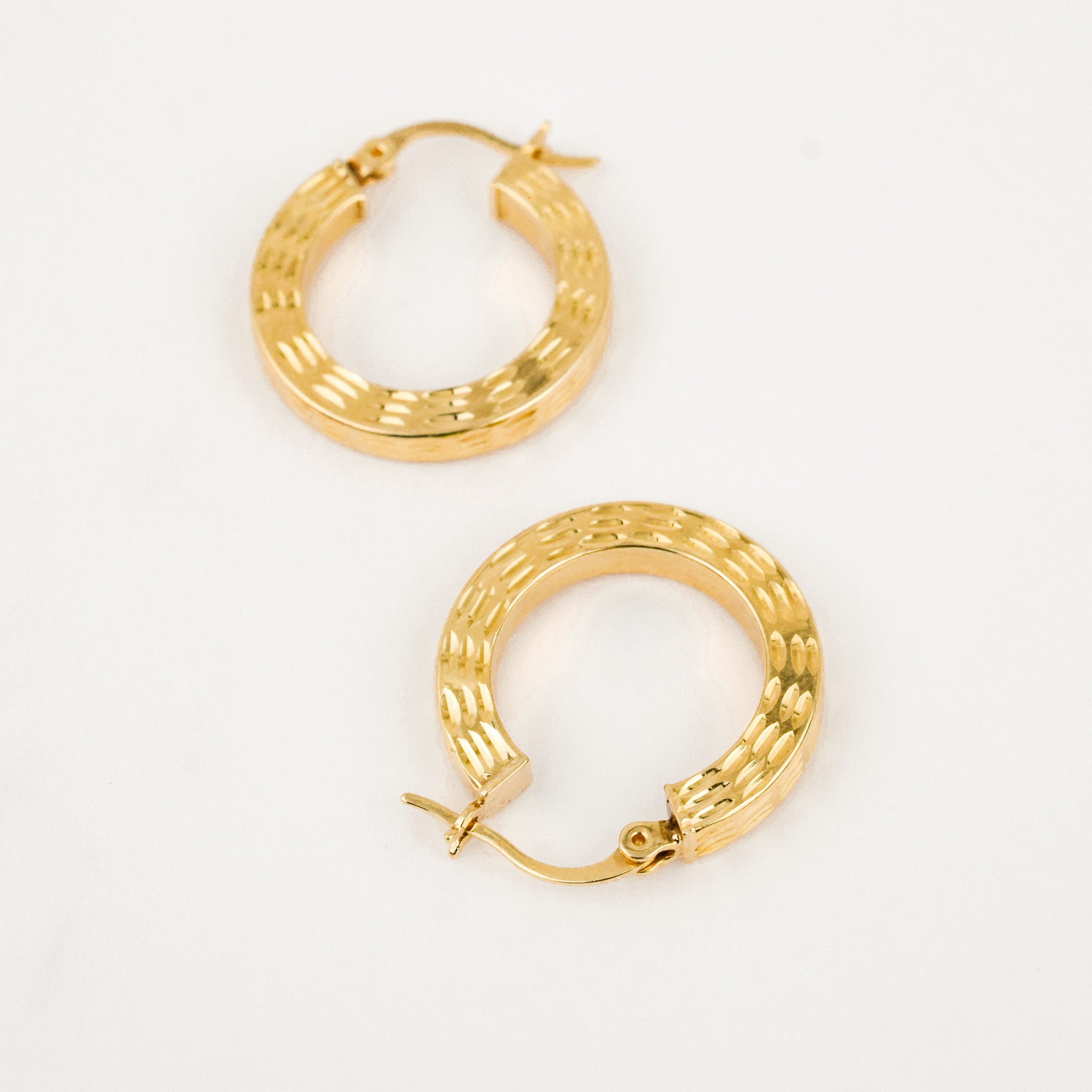 21.8 mm Diamond Cut Thick Gold Hoops