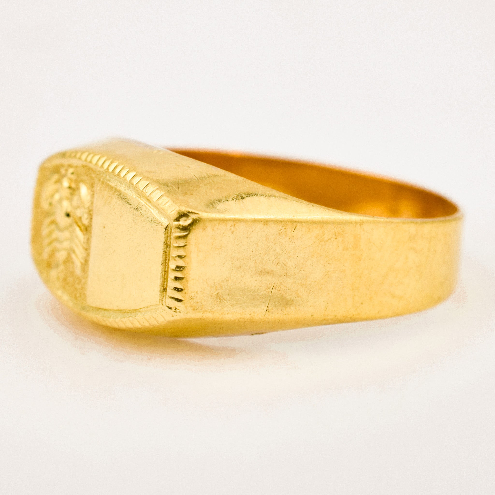 Vintage 18k gold Scorpio Signet Ring