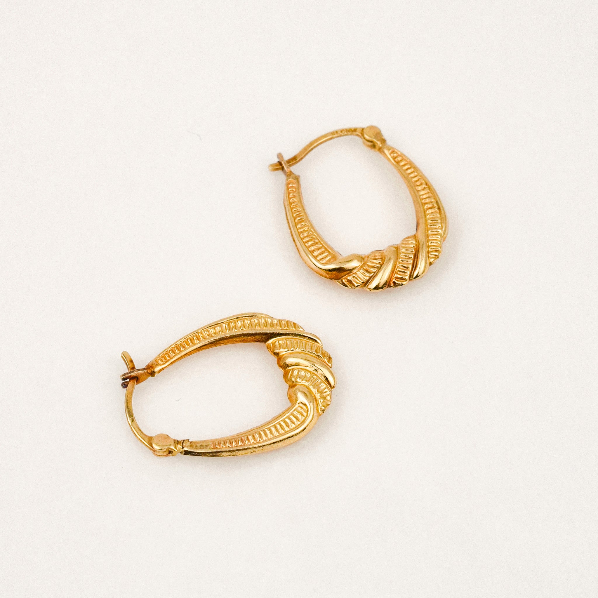 vintage 10k 22mm Twist Hoops