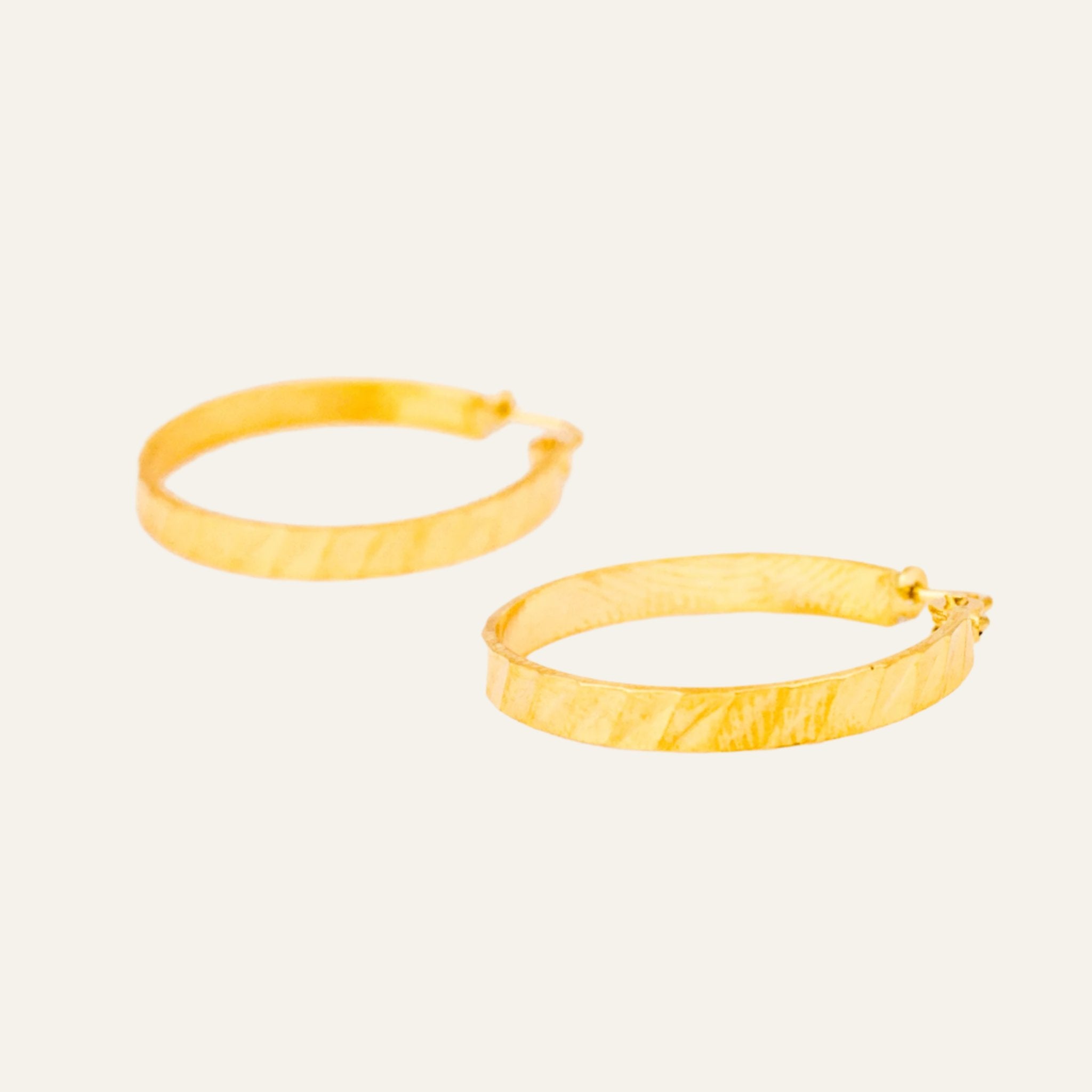 vintage 18k 24mm Modern Scallop Hoops