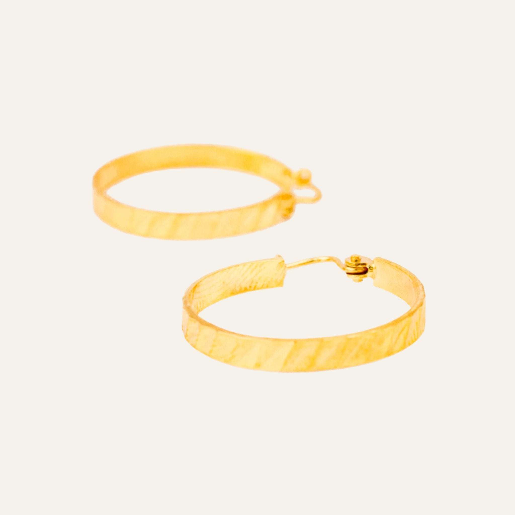 vintage 18k 24mm Modern Scallop Hoops