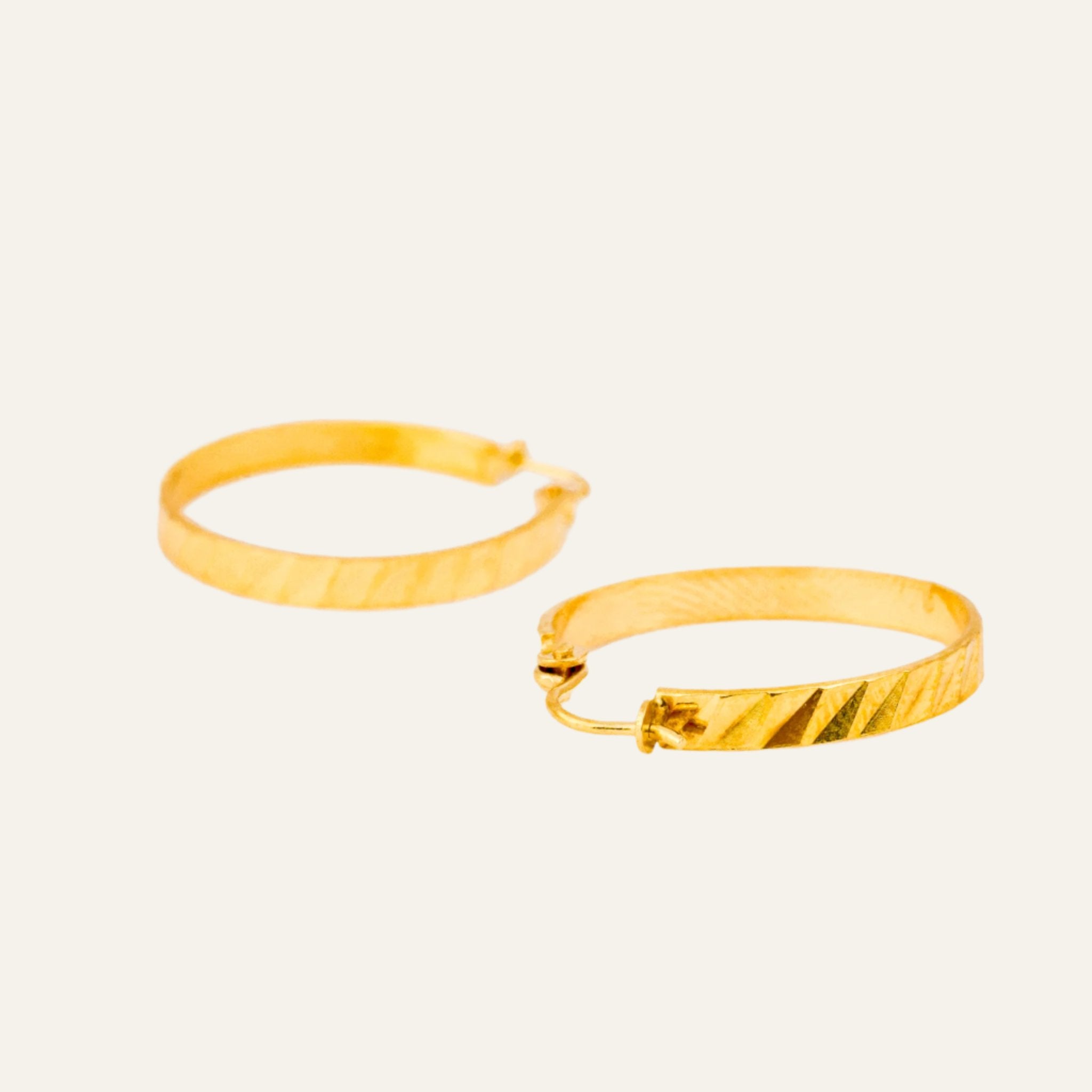 vintage 18k 24mm Modern Scallop Hoops