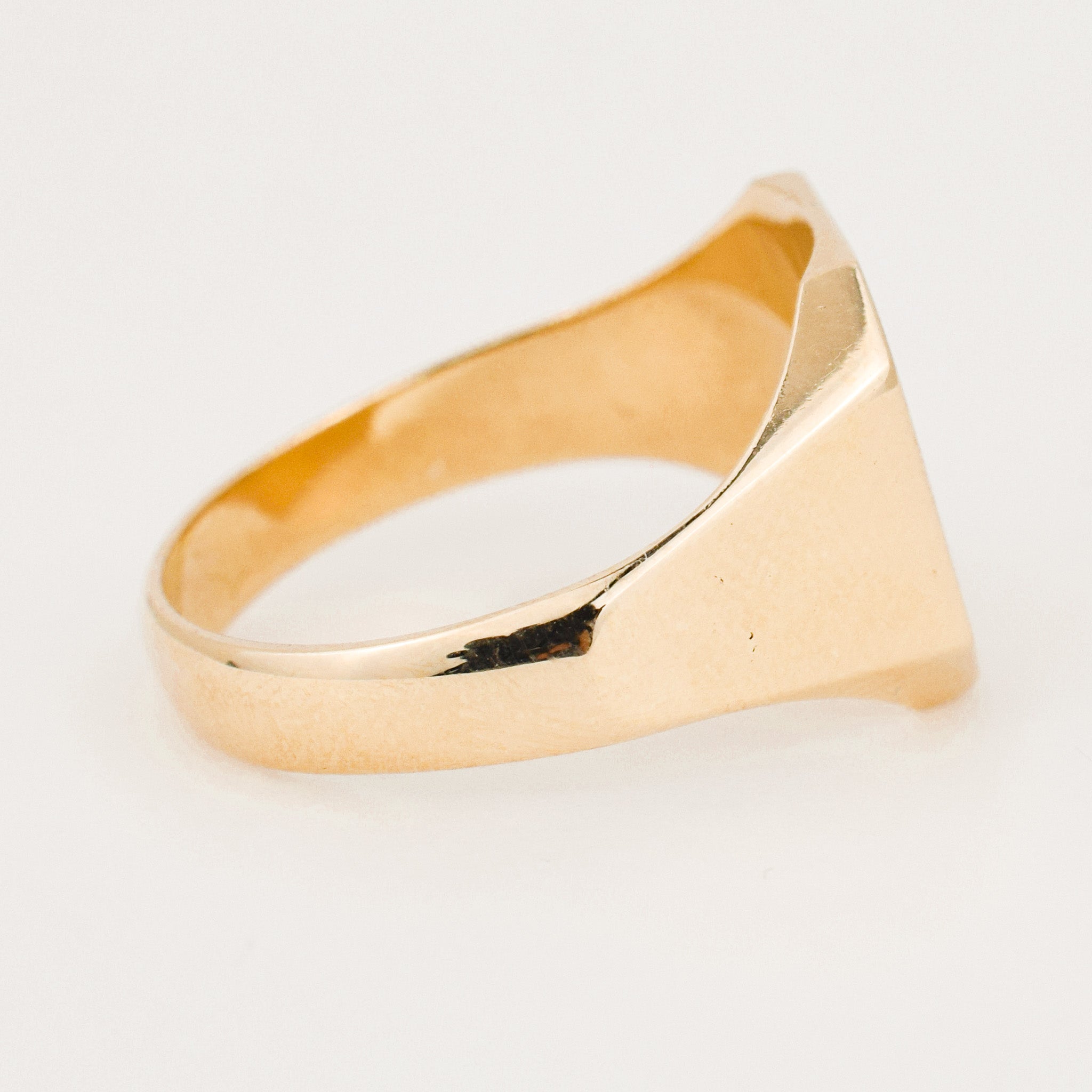 vintage gold 'R' hand engraved Birks signet ring 
