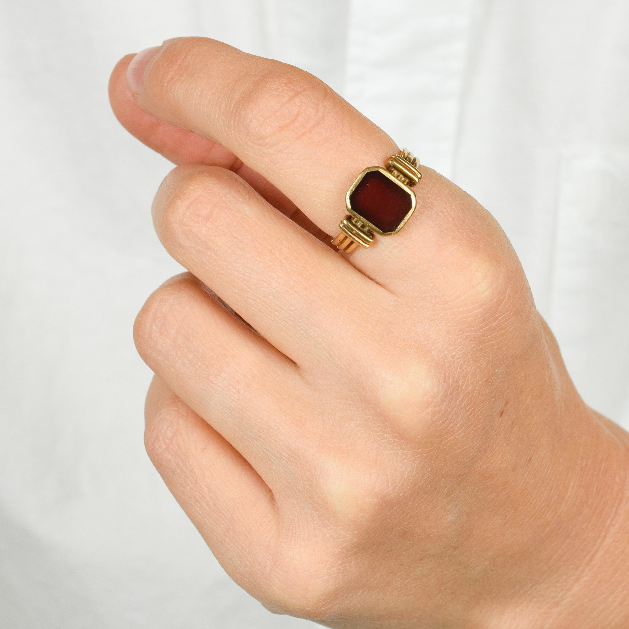 antique Chalcedony Solitaire RIng, Folklor