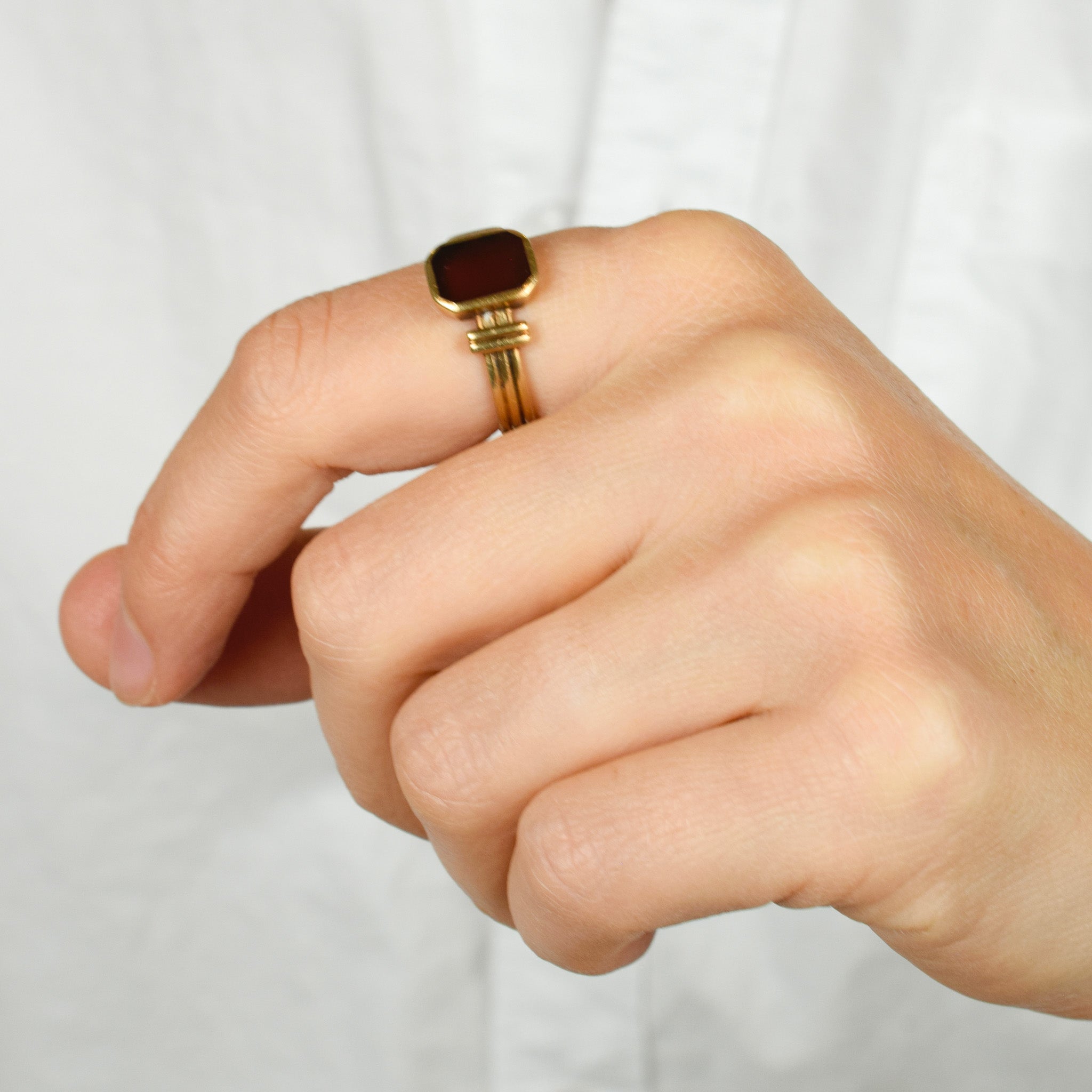 antique Chalcedony Solitaire RIng, Folklor