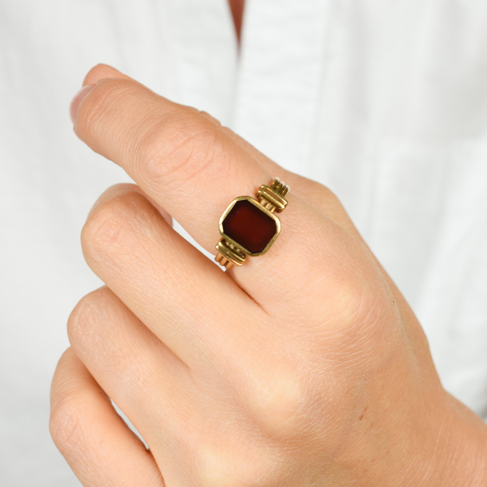 antique Chalcedony Solitaire RIng, Folklor