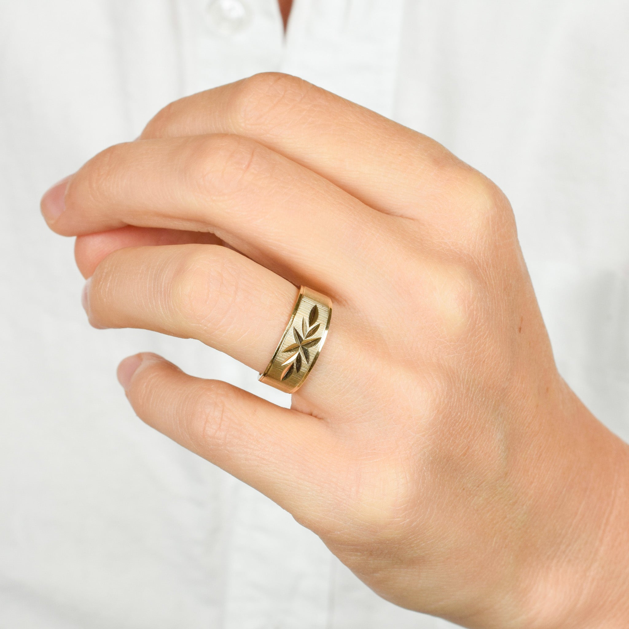 vintage 7.3mm Floral Etched Gold Band