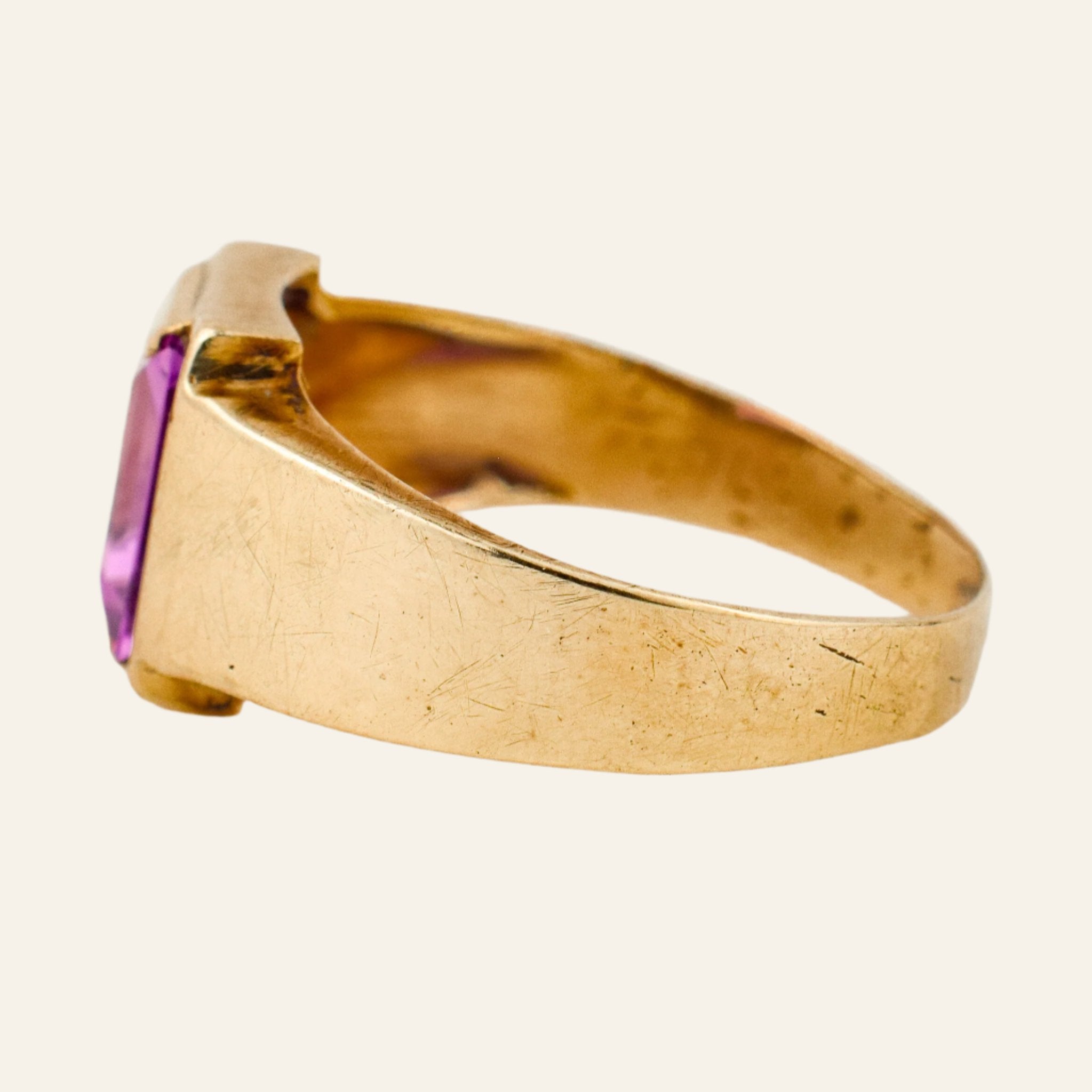 Sleek Pink Stone Gold Ring