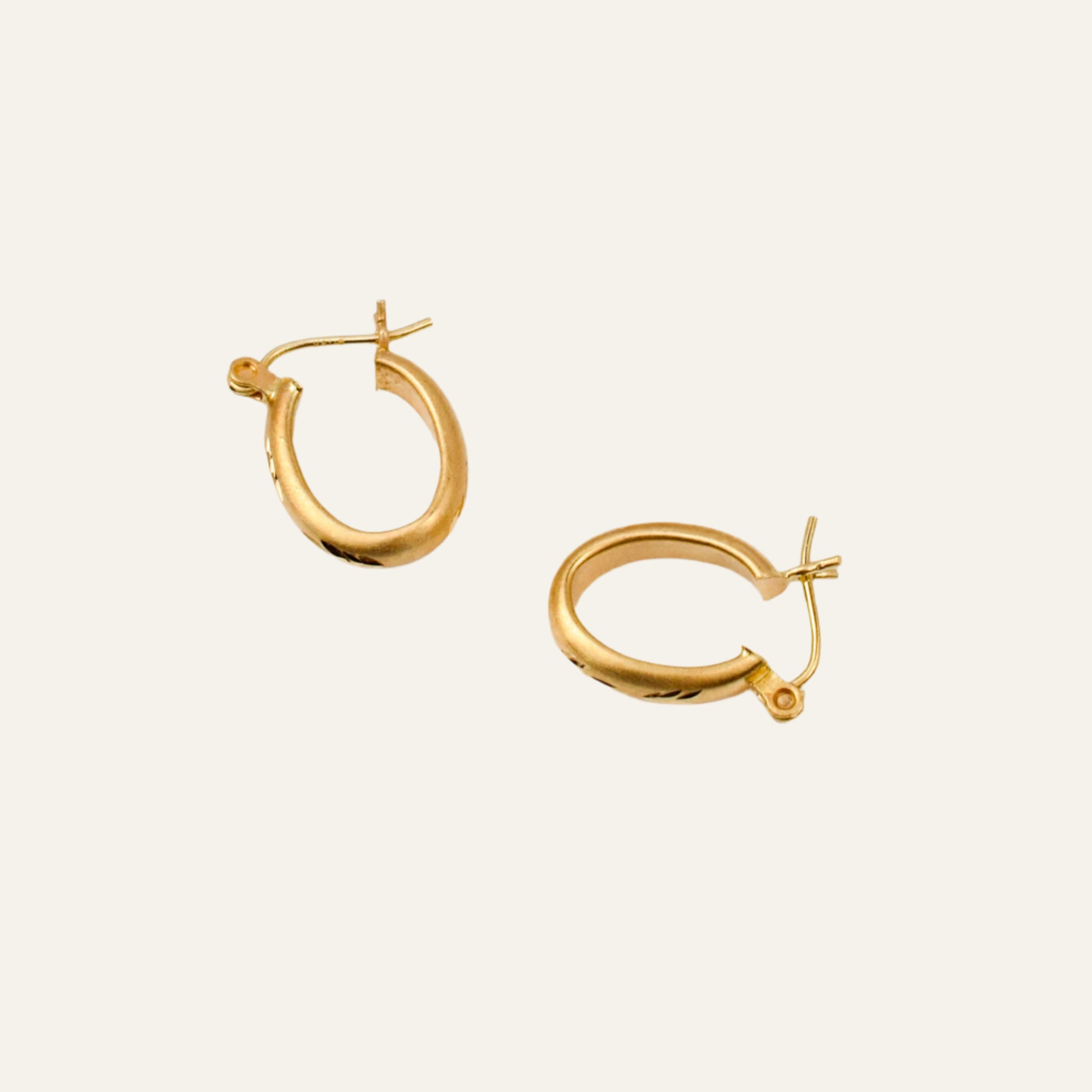 15.6 mm Brushed Oval Gold Hoop Earrings