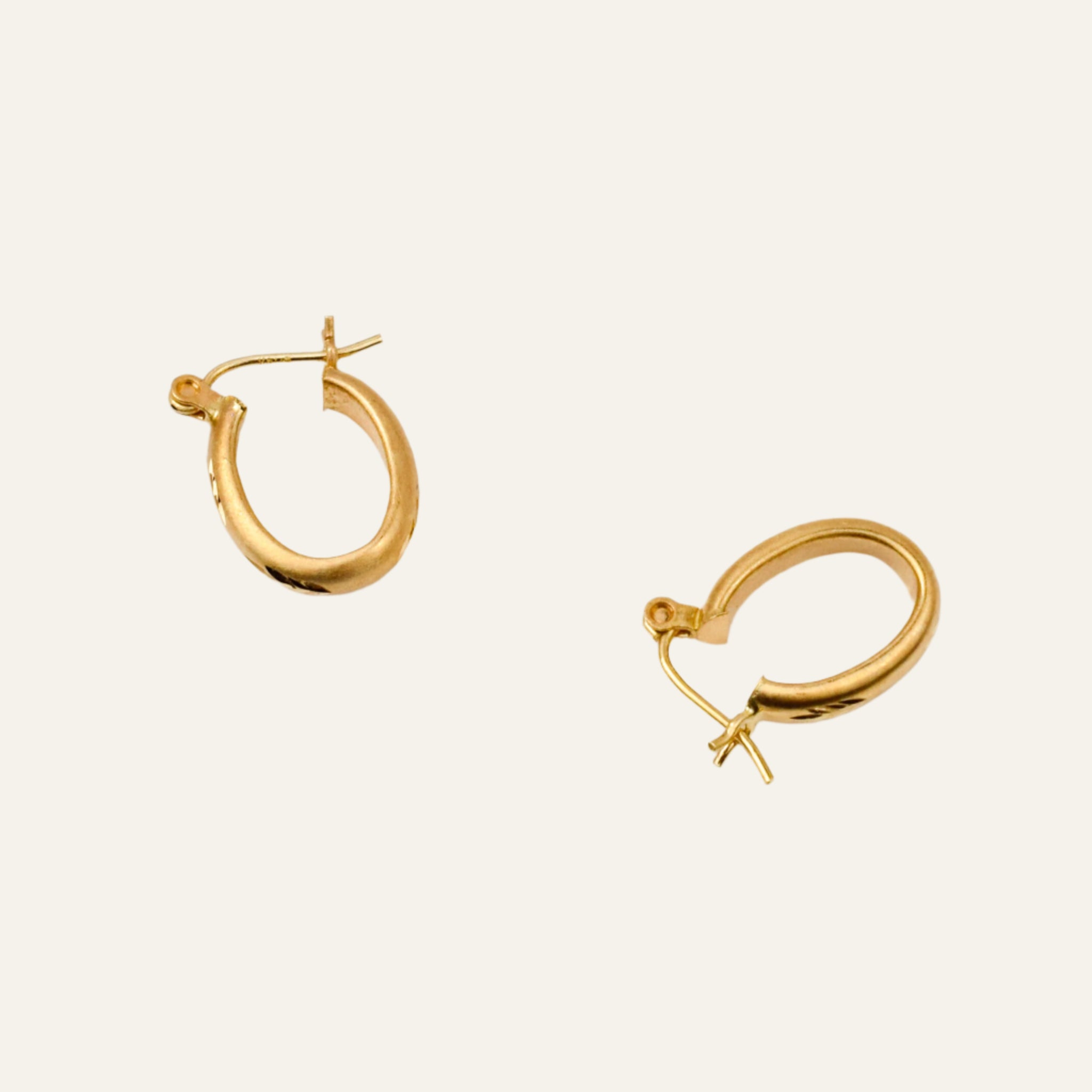 15.6 mm Brushed Oval Gold Hoop Earrings