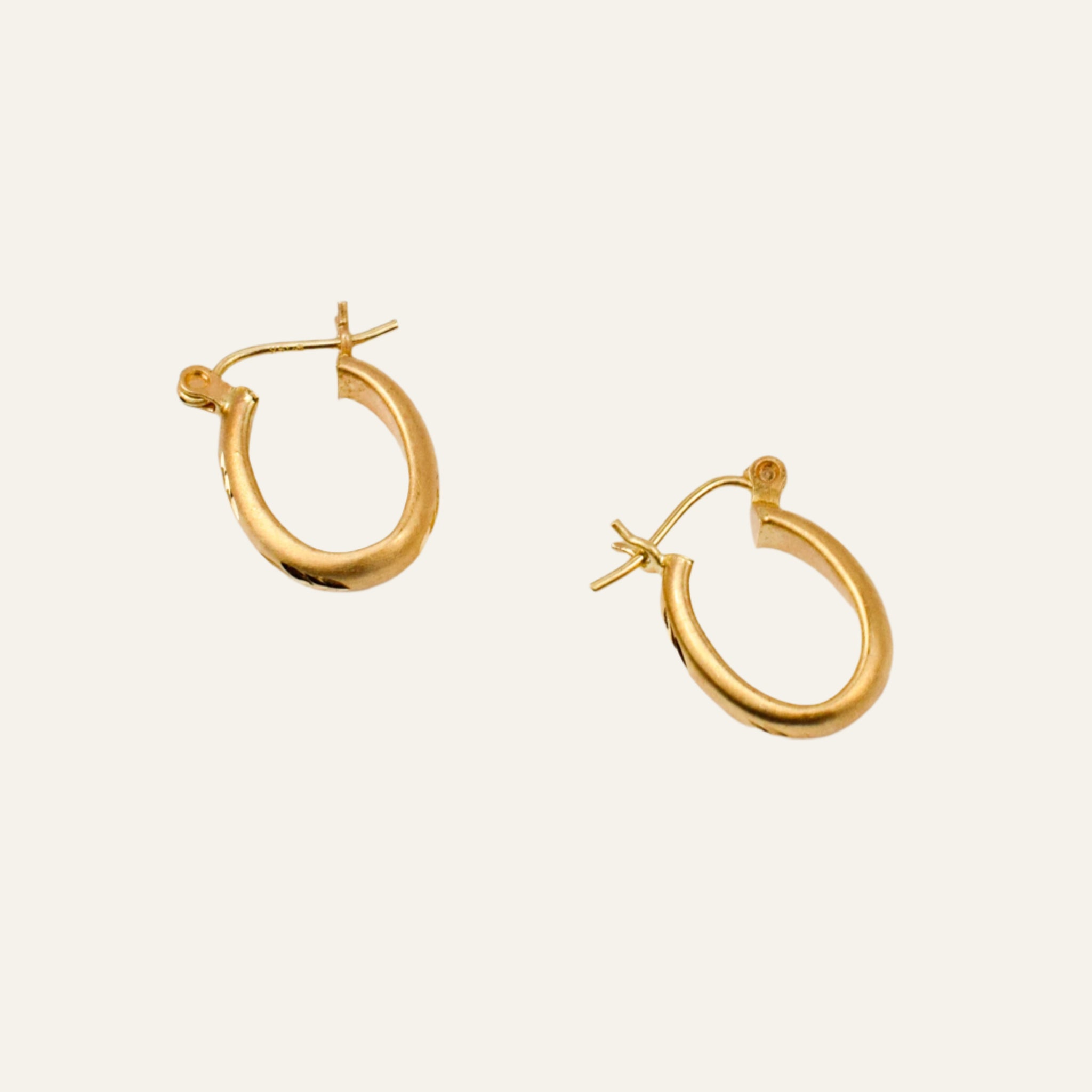 15.6 mm Brushed Oval Gold Hoop Earrings