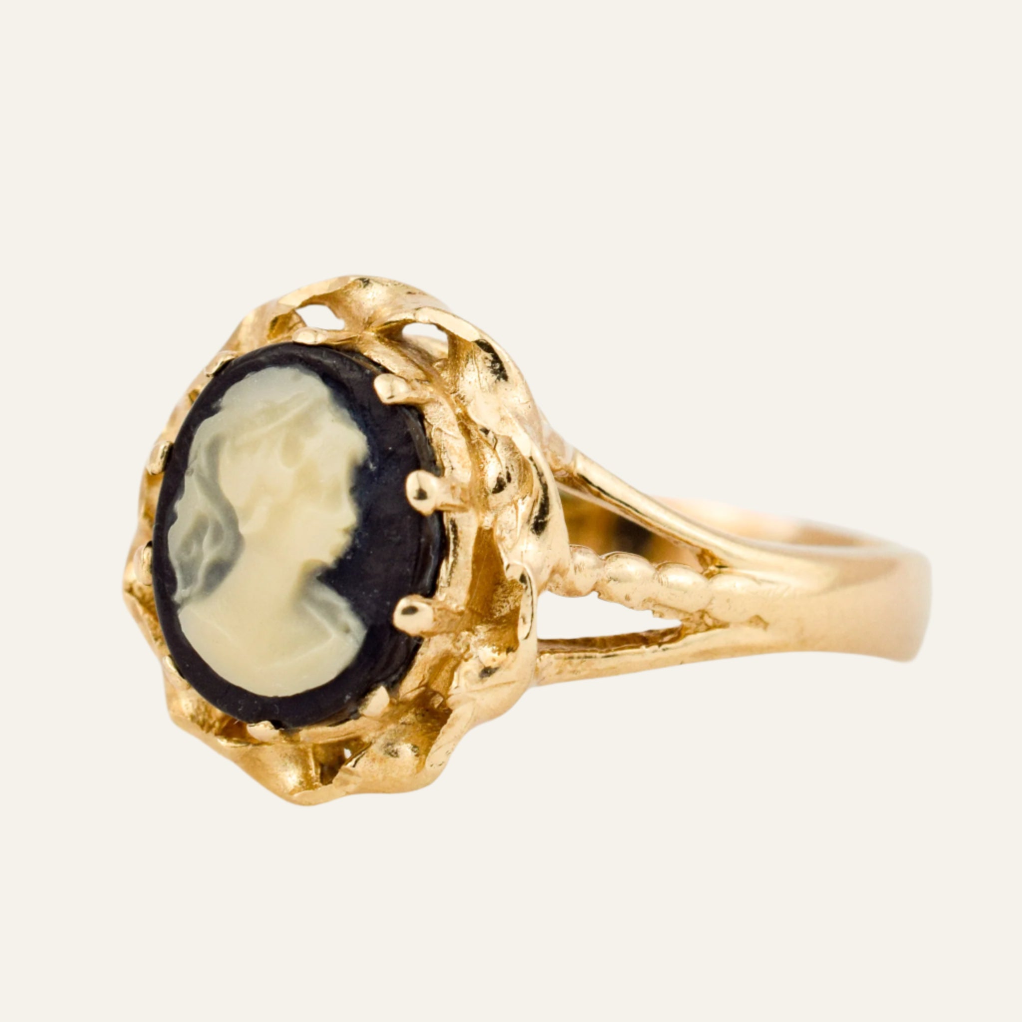 Black Onyx and Shell Cameo Ring