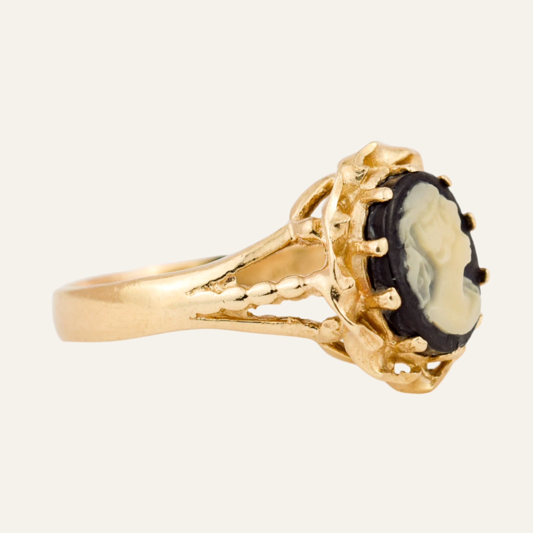 Black Onyx and Shell Cameo Ring