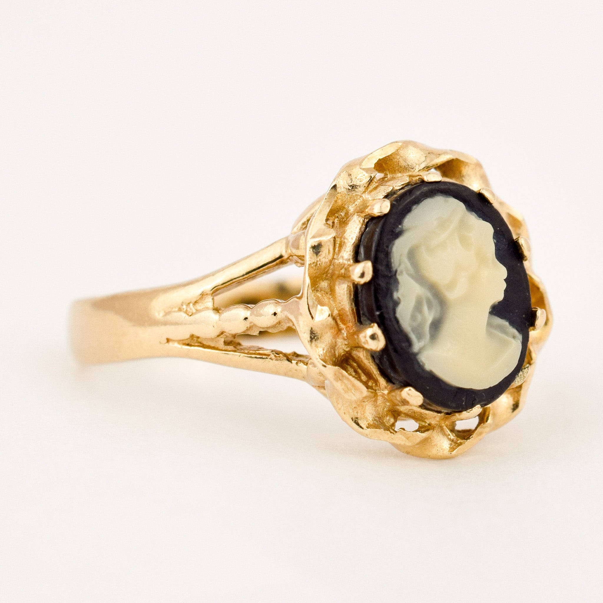 Black Onyx and Shell Cameo Ring