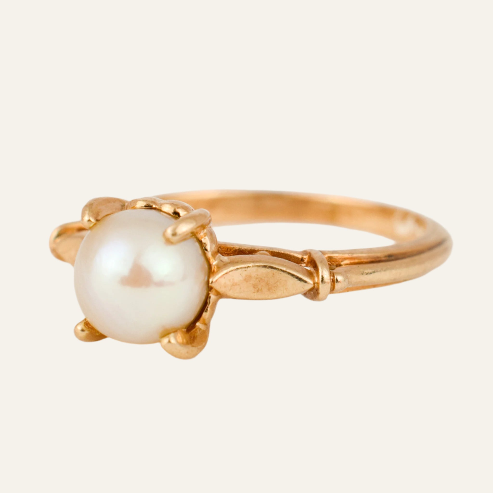 Solitaire Pearl Ring