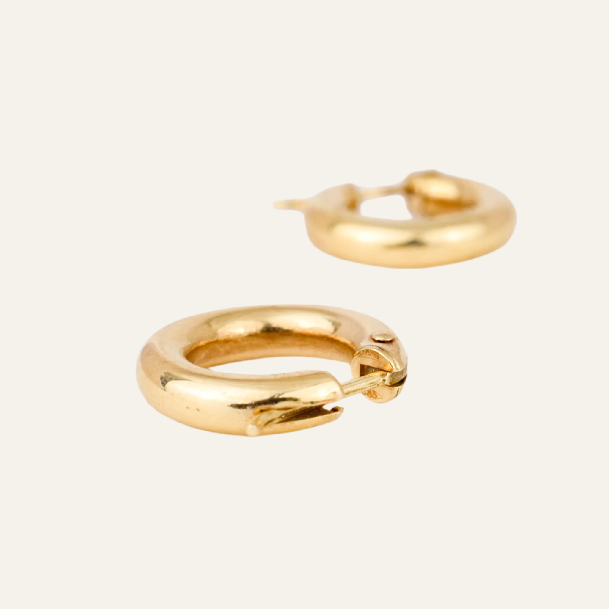 16.2 mm Classic Gold Hoop Earrings