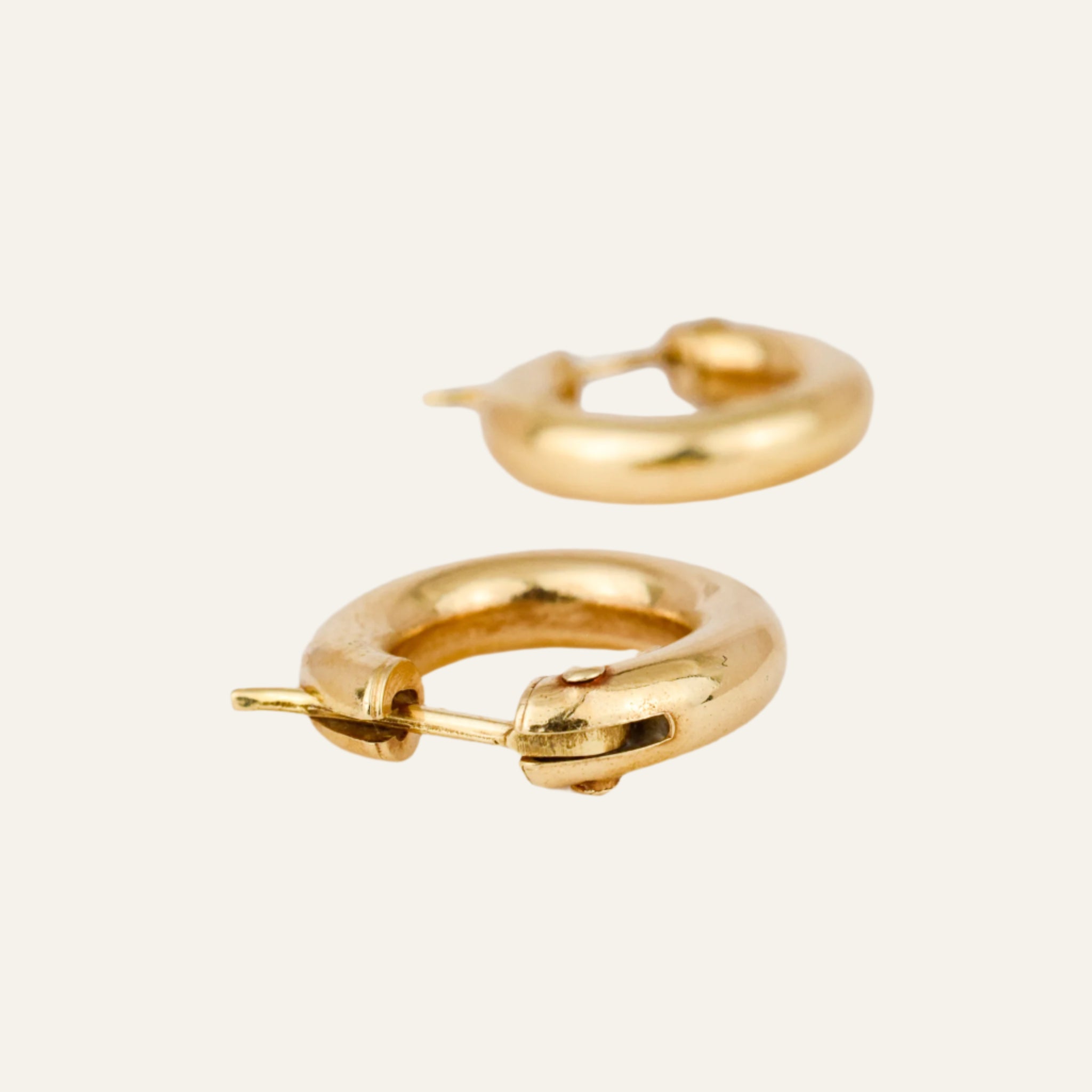 16.2 mm Classic Gold Hoop Earrings