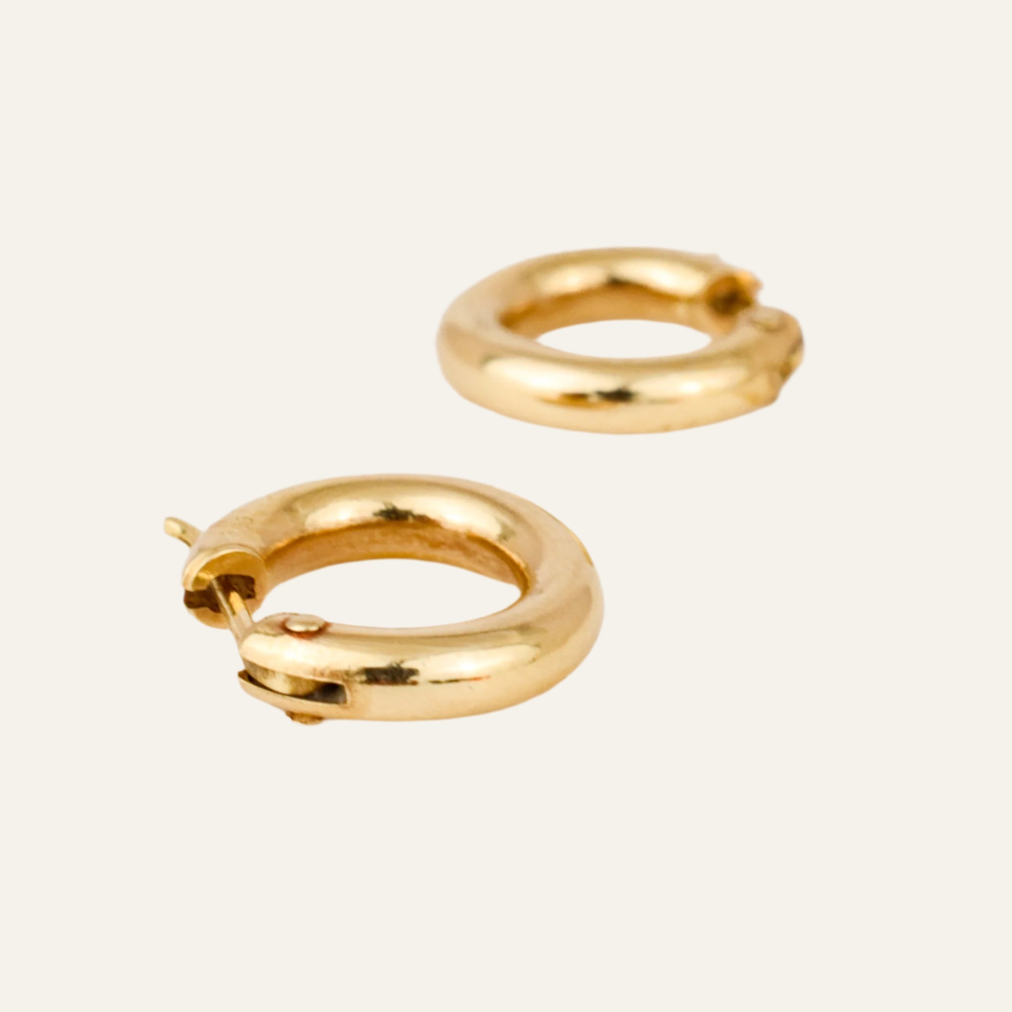 16.2 mm Classic Gold Hoop Earrings