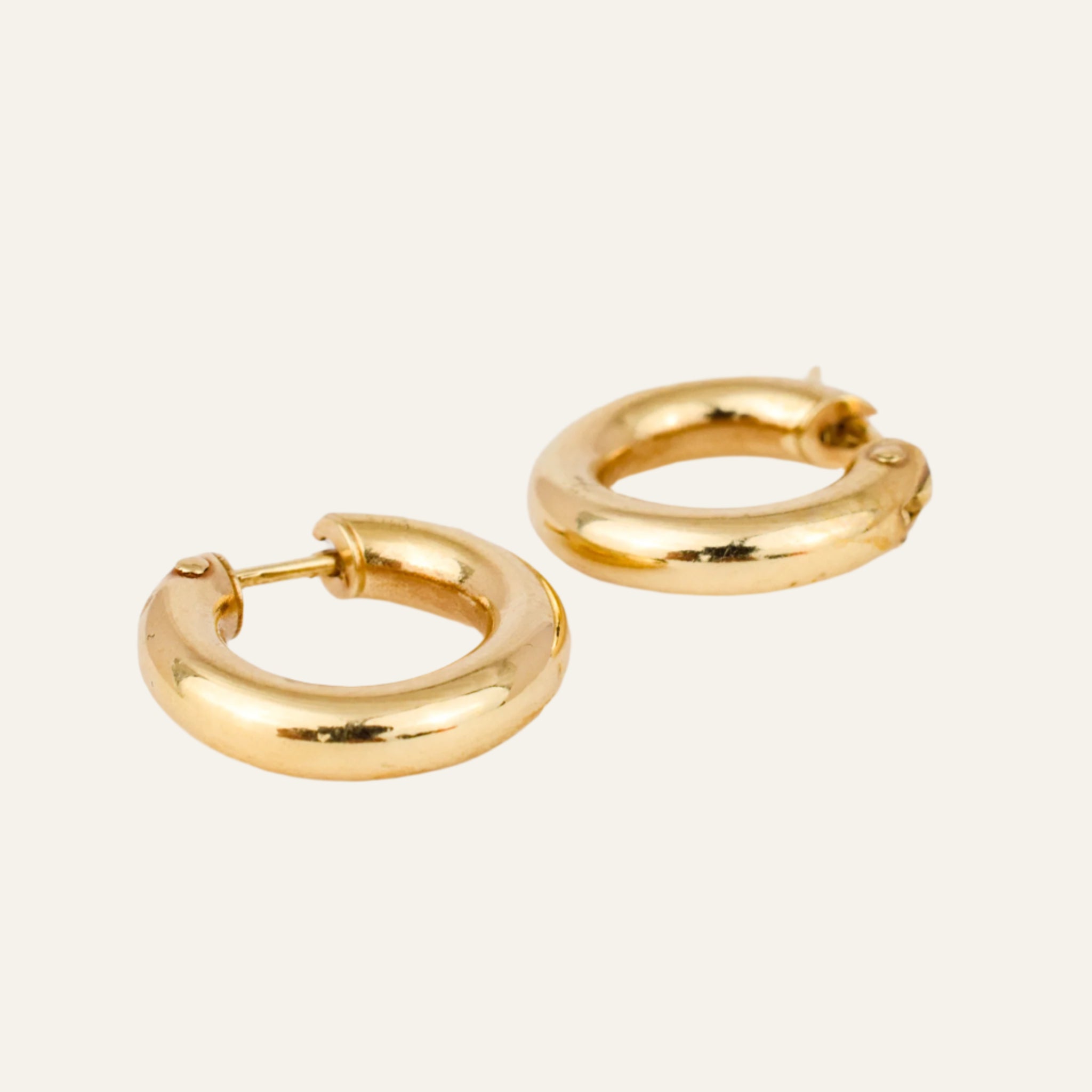 16.2 mm Classic Gold Hoop Earrings