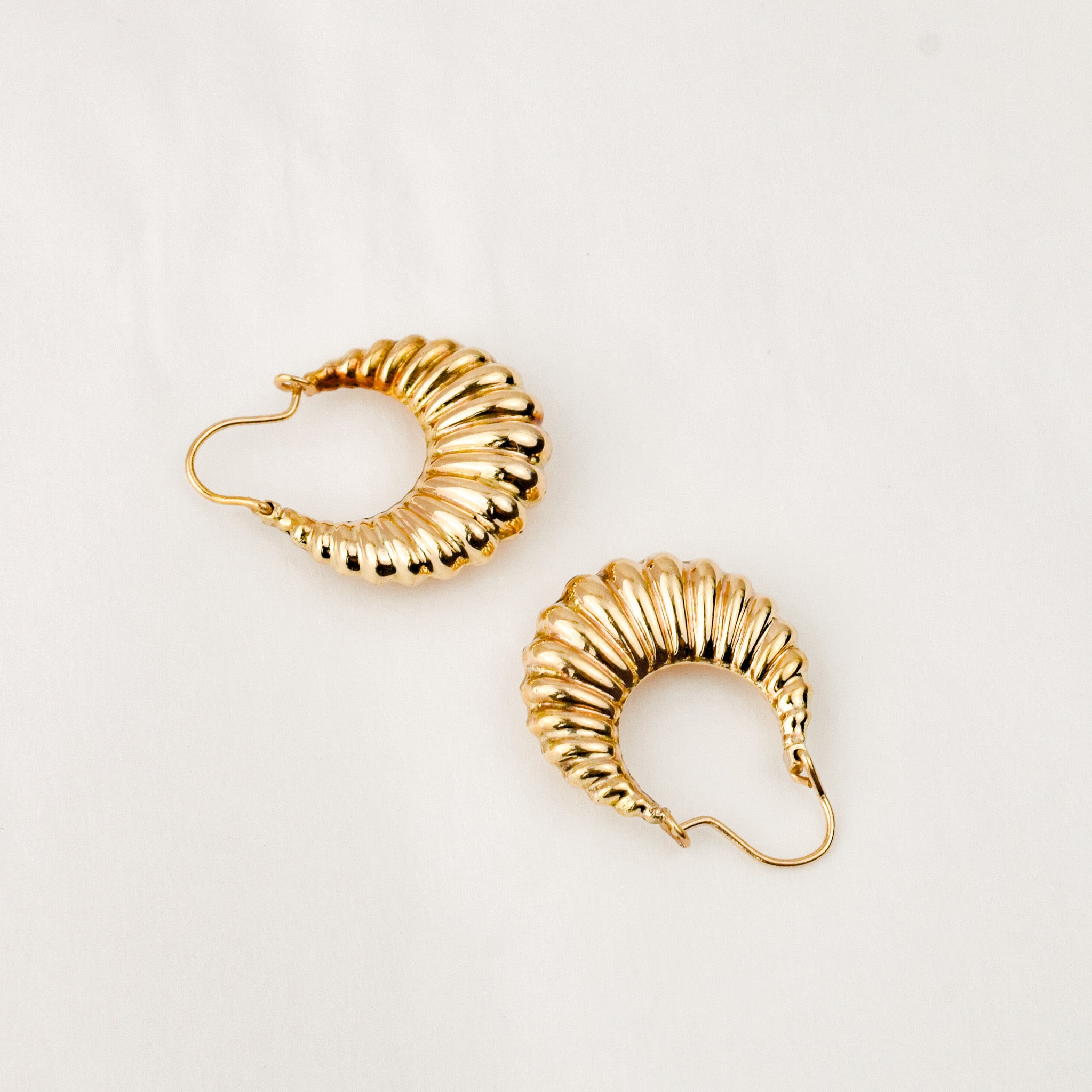 22.1 mm Gold Scallop Drop Hoops