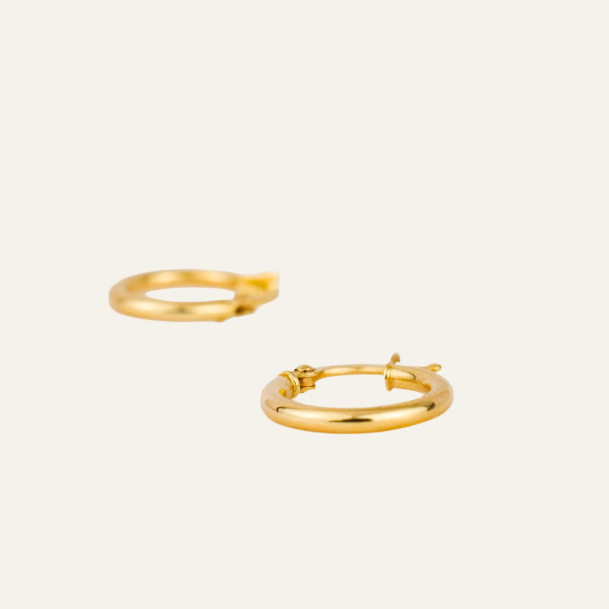 14.8 mm Classic Gold Hoop Earrings