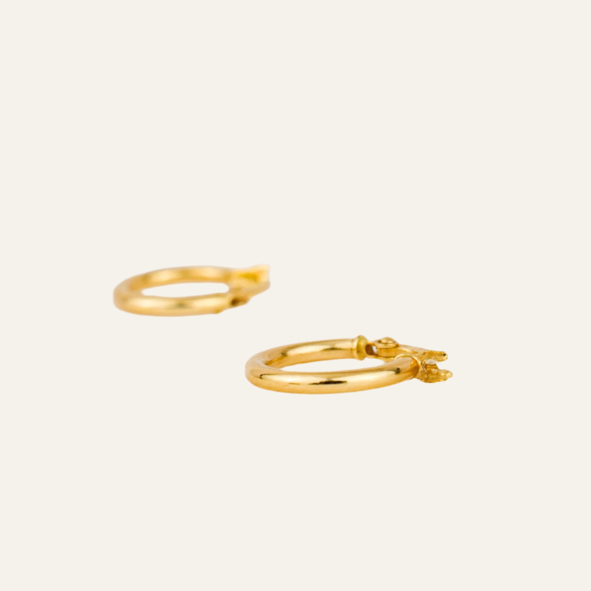 14.8 mm Classic Gold Hoop Earrings