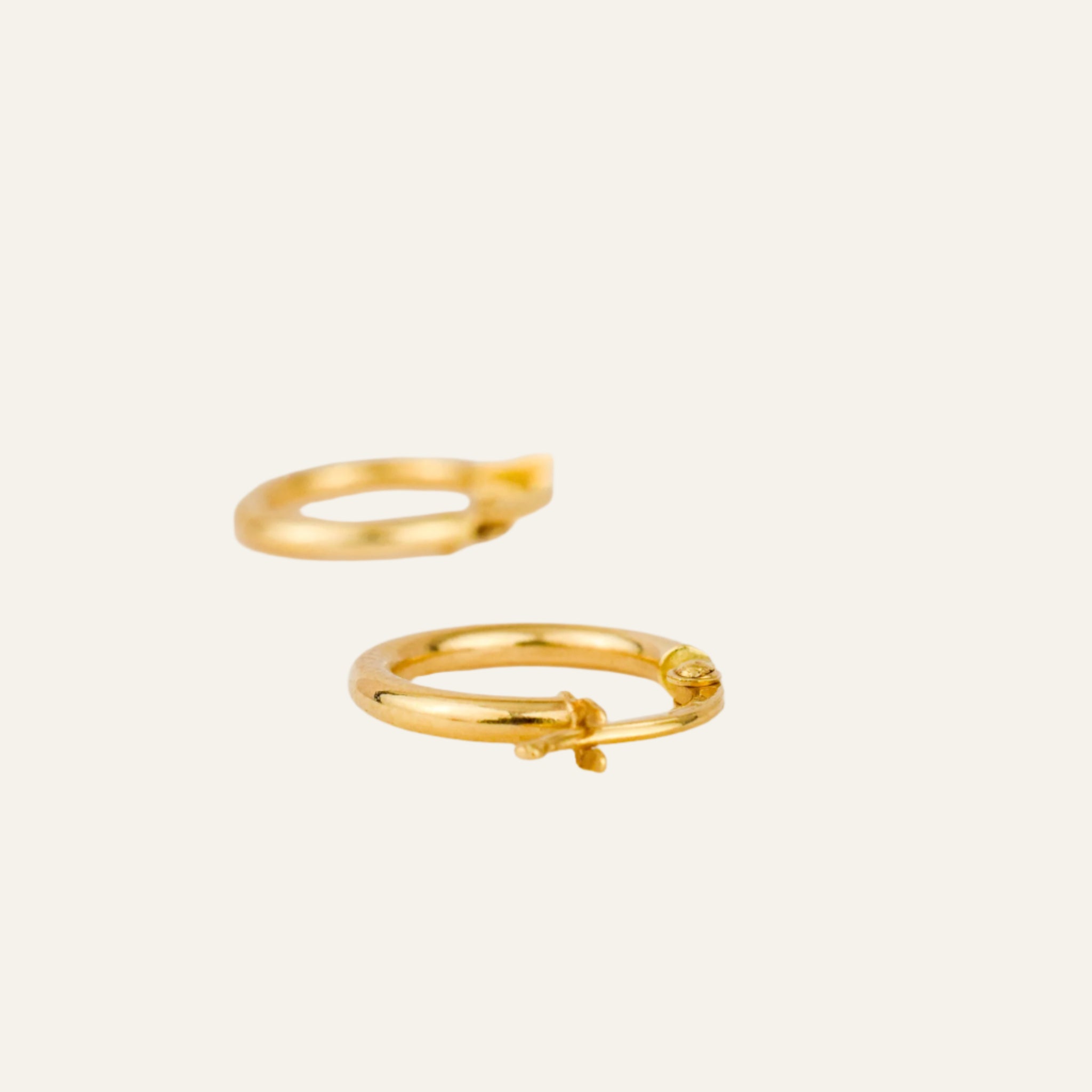 14.8 mm Classic Gold Hoop Earrings