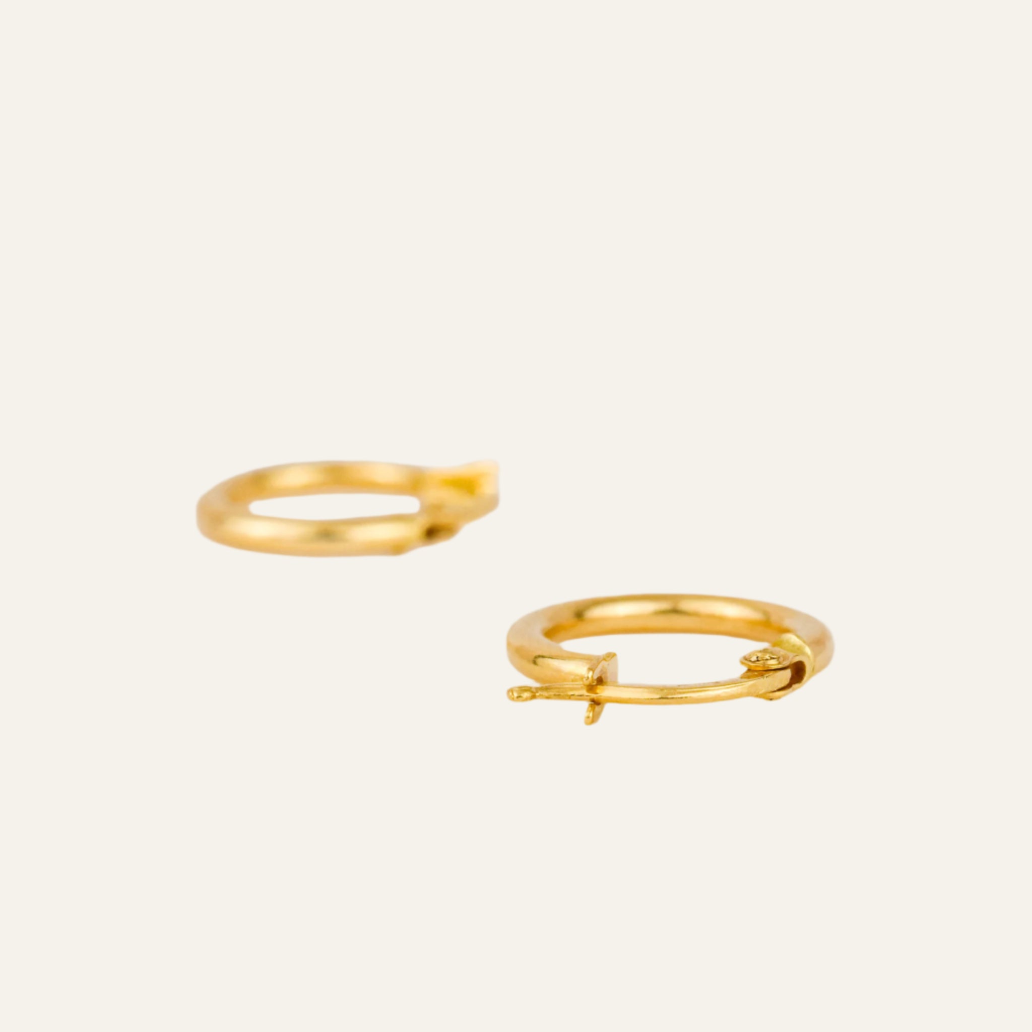 14.8 mm Classic Gold Hoop Earrings