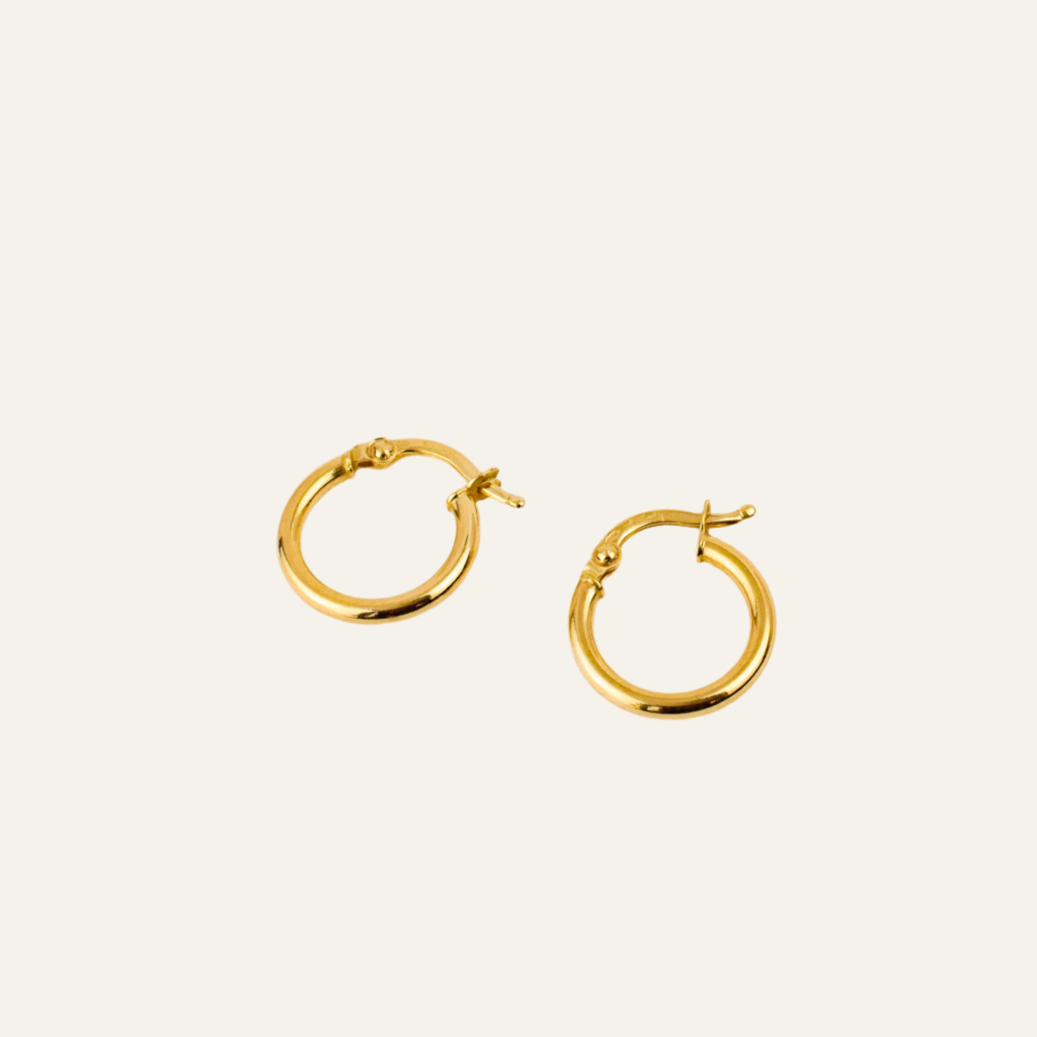 14.8 mm Classic Gold Hoop Earrings