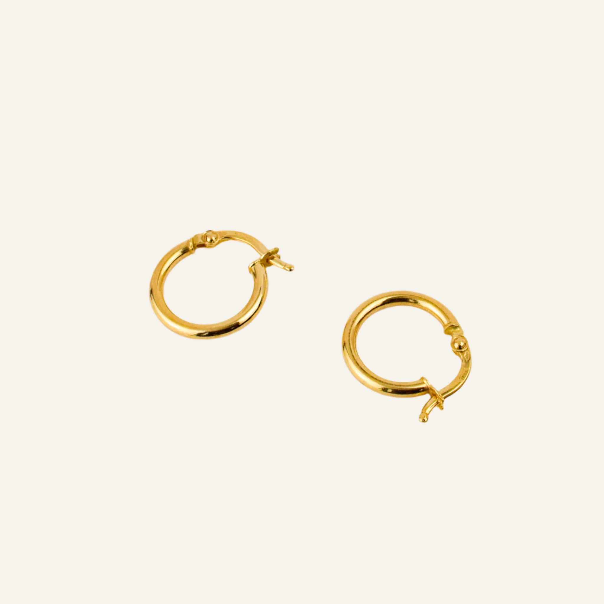 14.8 mm Classic Gold Hoop Earrings