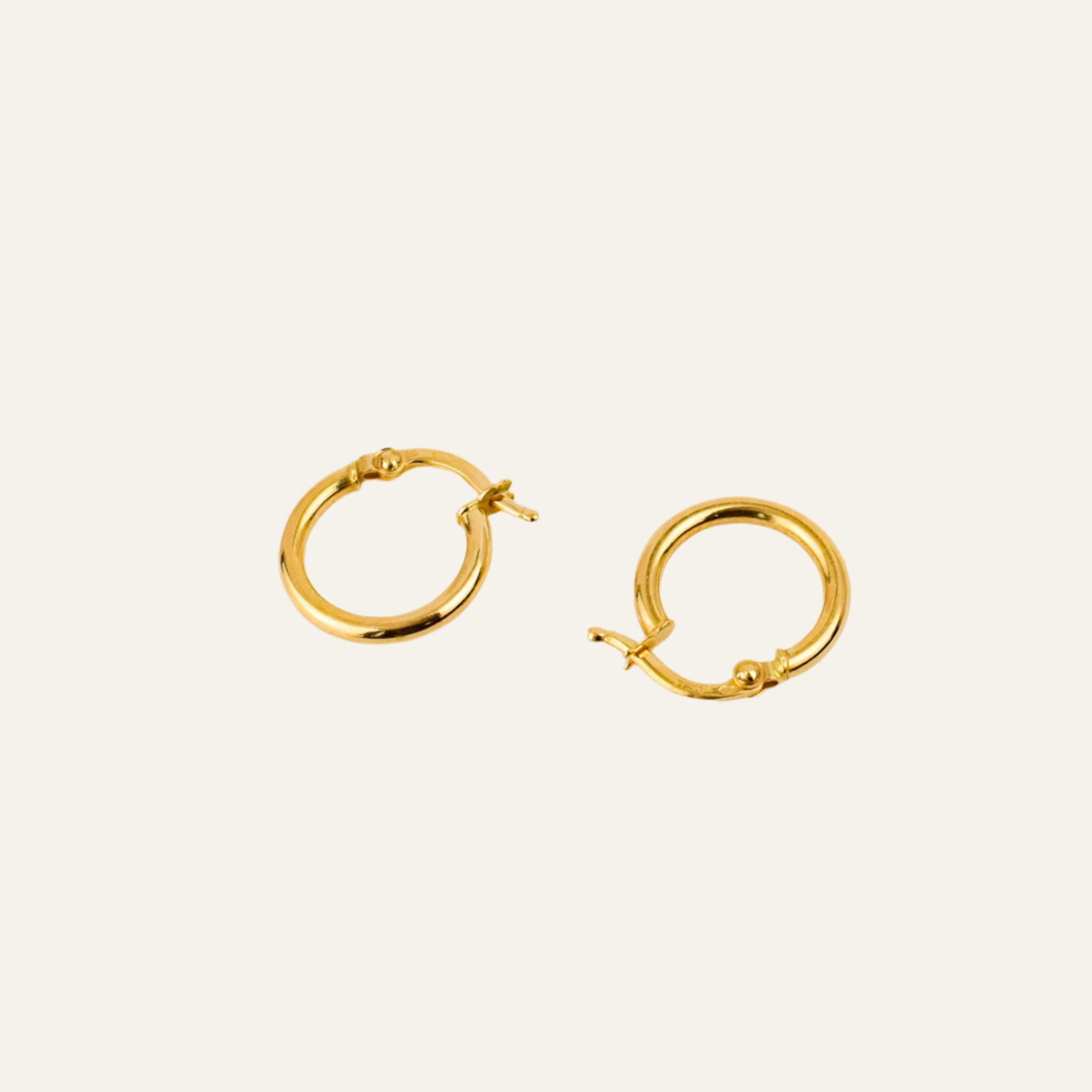 14.8 mm Classic Gold Hoop Earrings