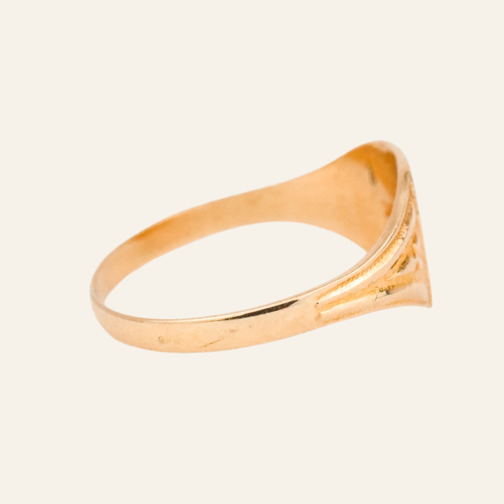 vintage gold 'D' Signet Ring