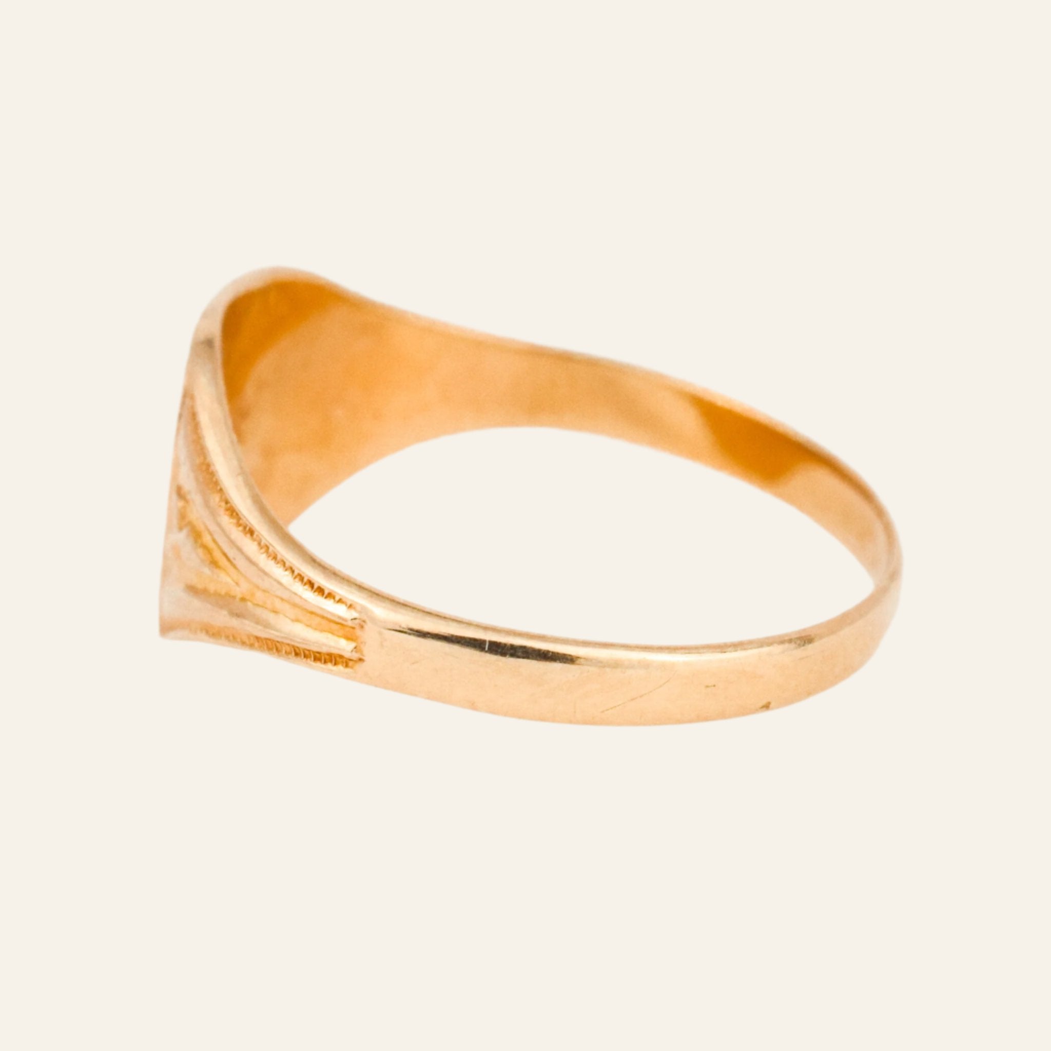 vintage gold 'D' Signet Ring